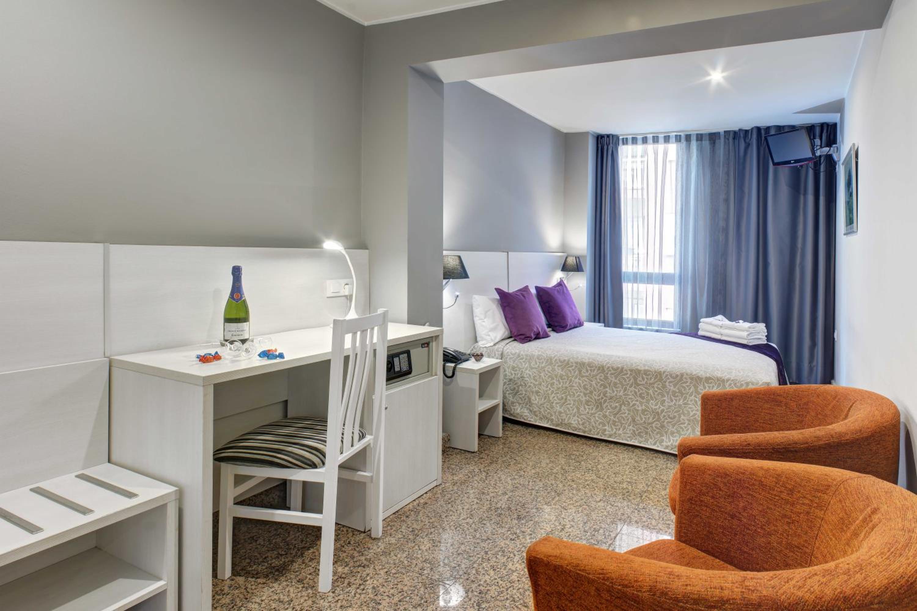Double or Twin Room photo 3