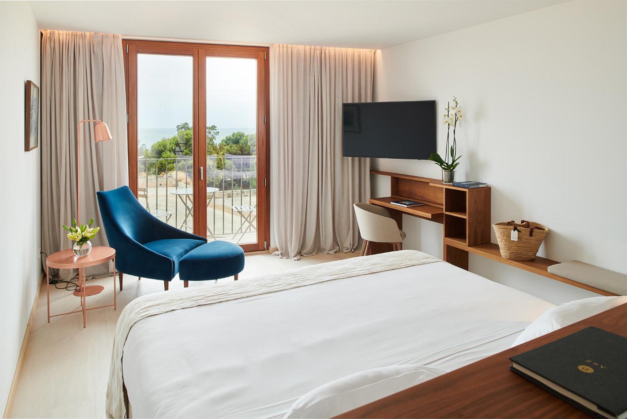 Deluxe Double Room with Partial Sea View and Spa Access