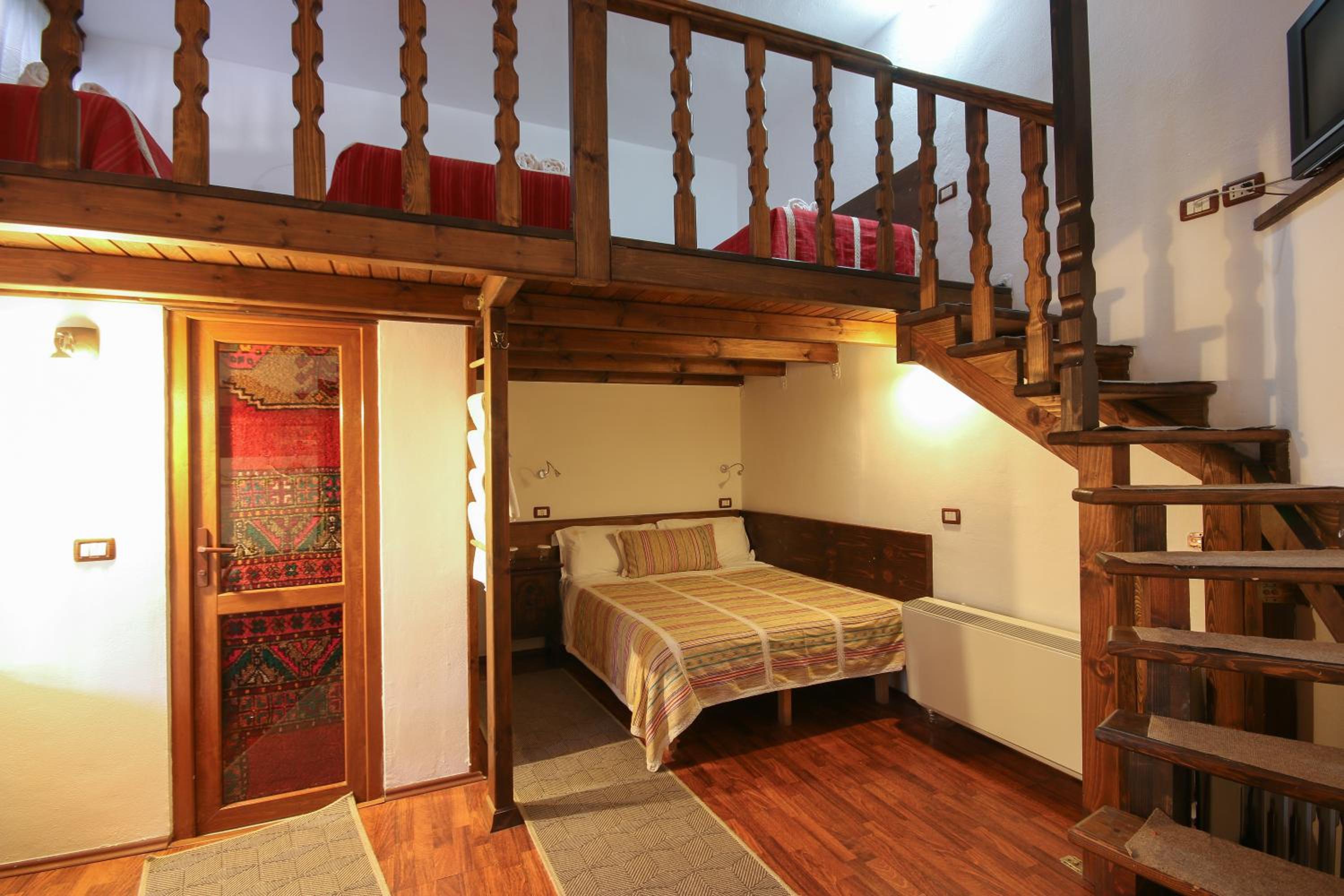 Family Room (5 Adults)