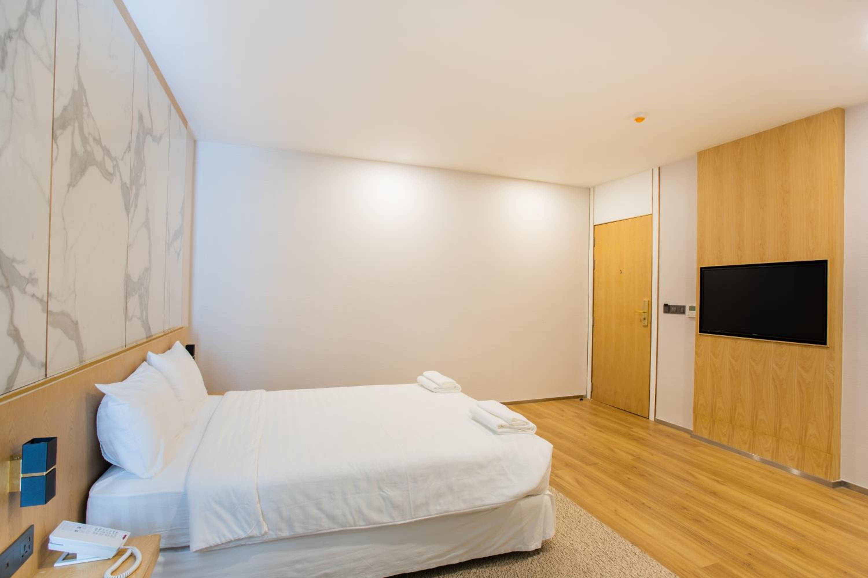 Large Double Room photo 3