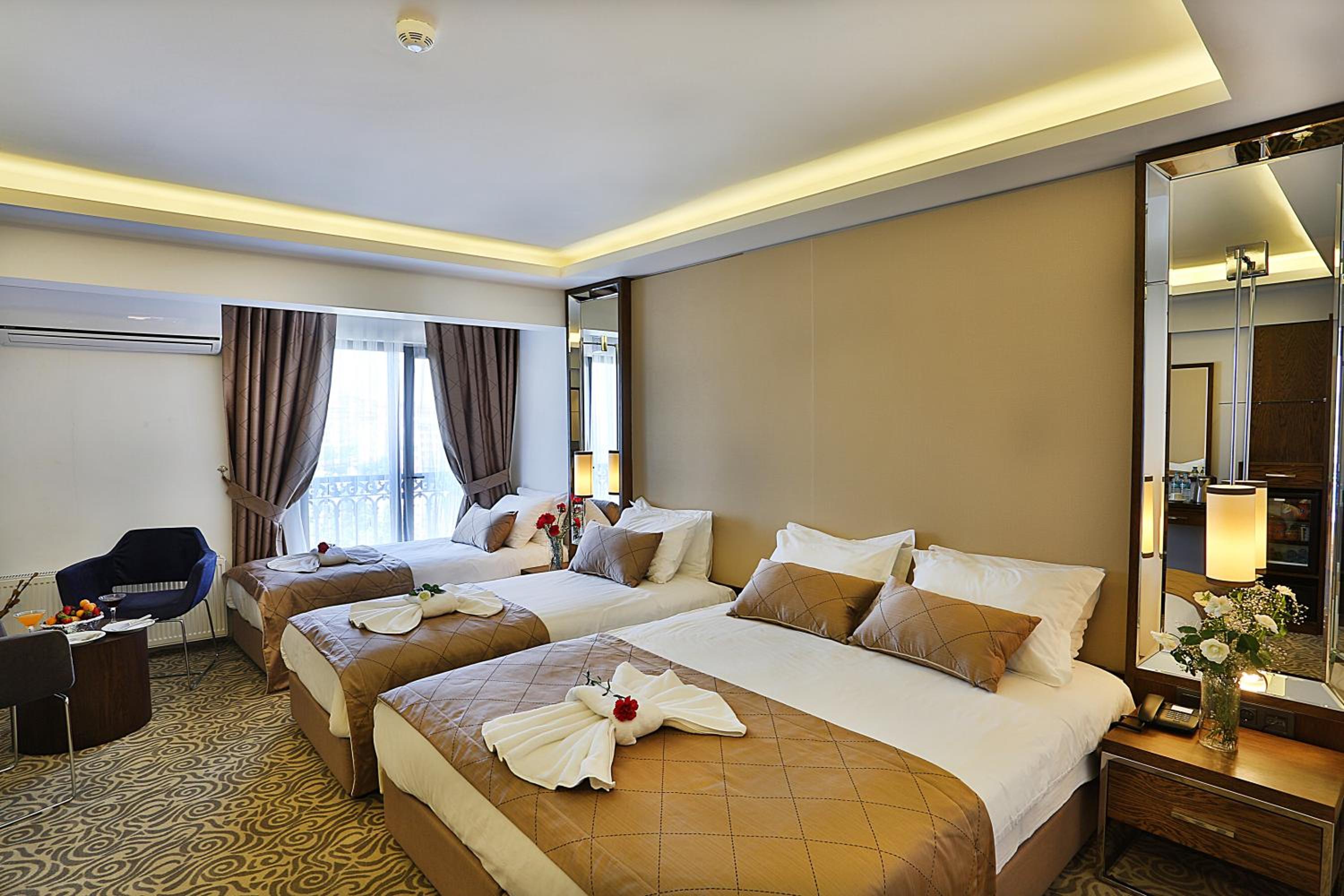 Quadruple Room thumbnail 5