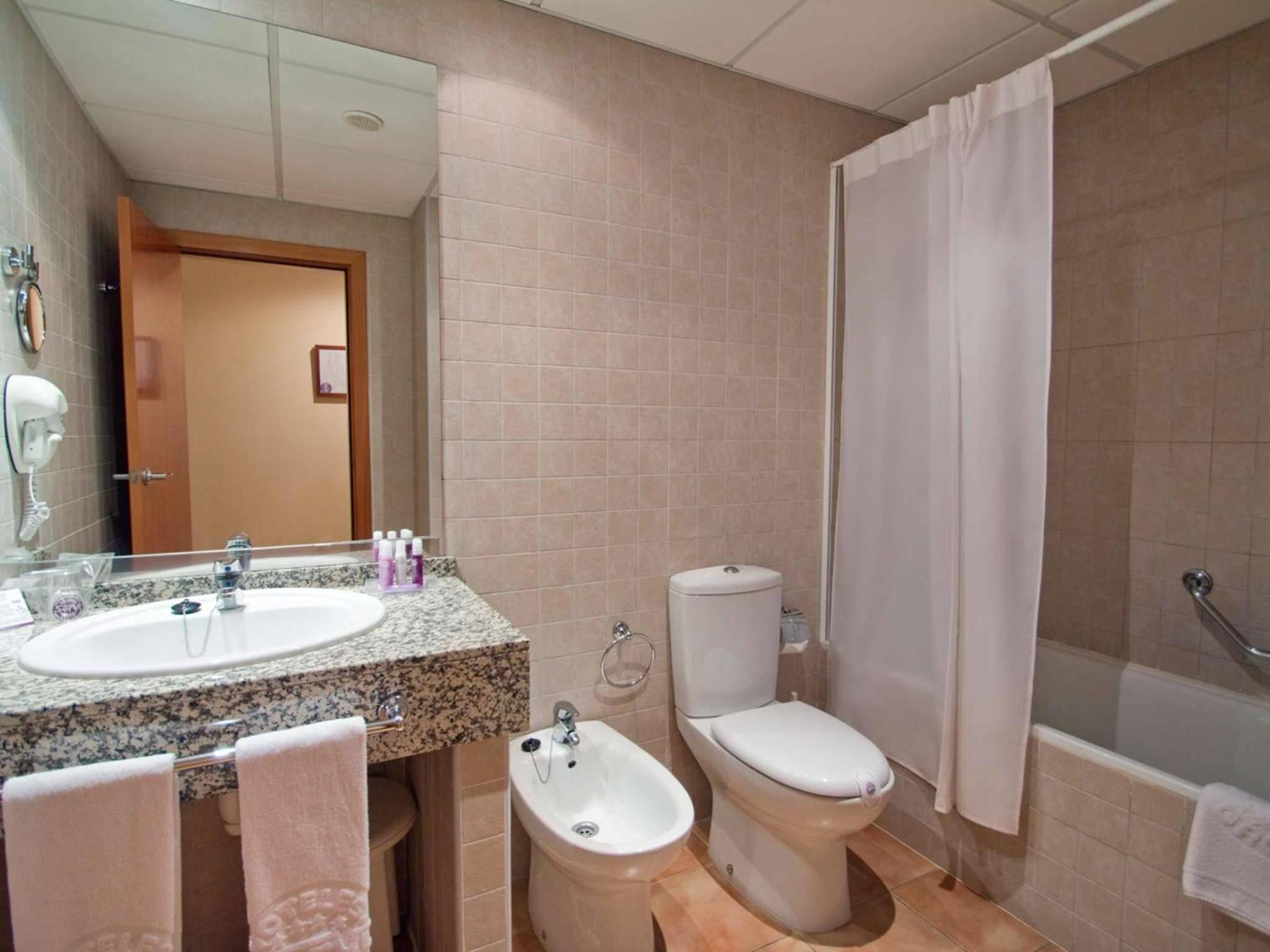 Double Room with Two Double Beds photo 2