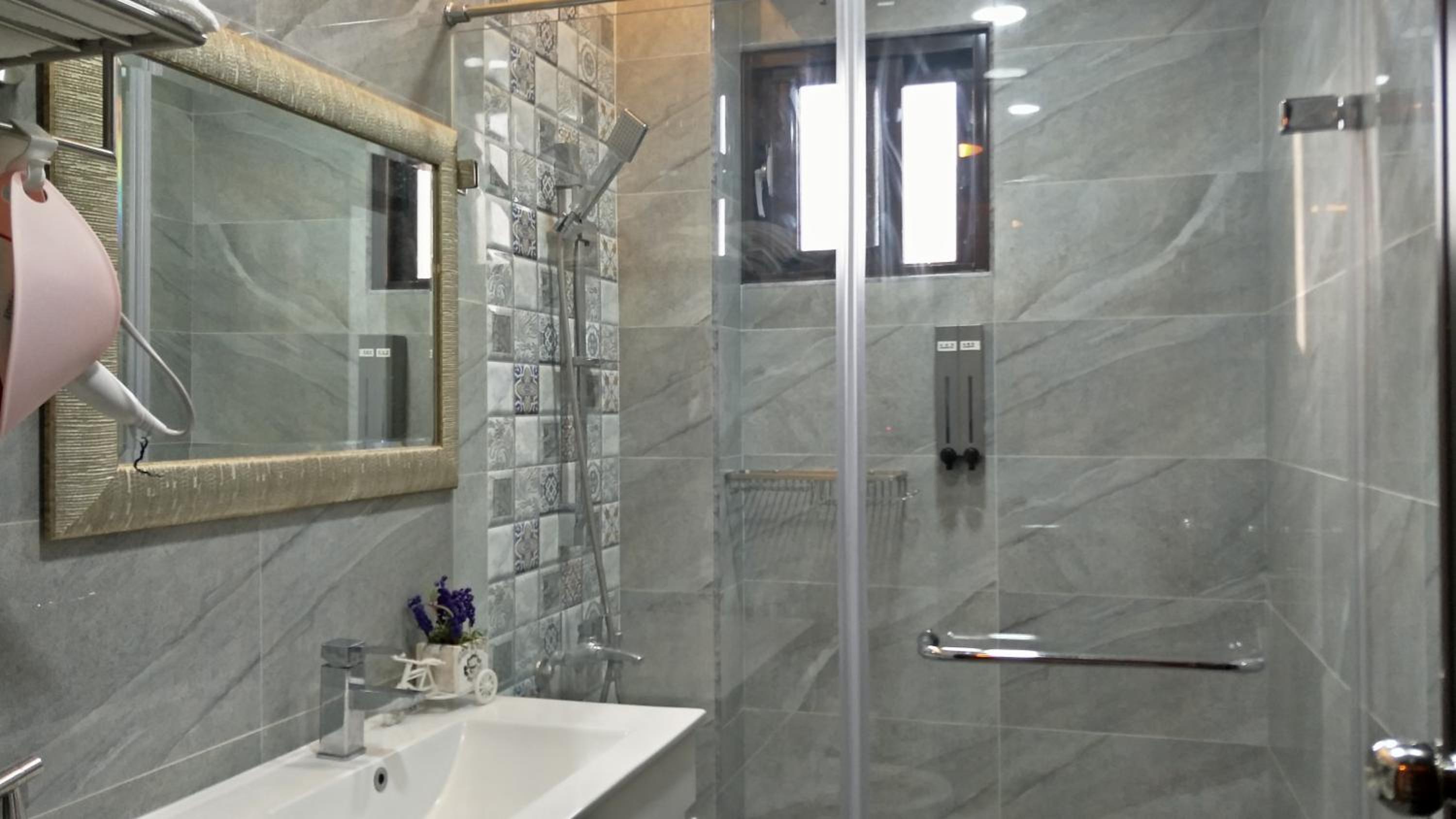 Quadruple Room with Private Bathroom photo 3