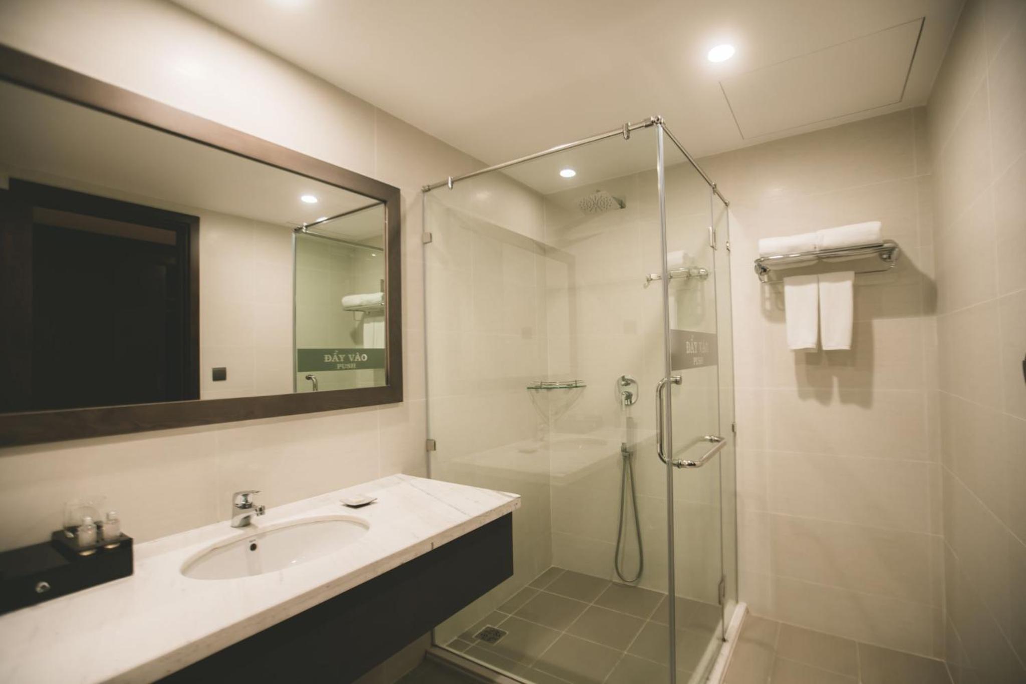 Premier Queen Room