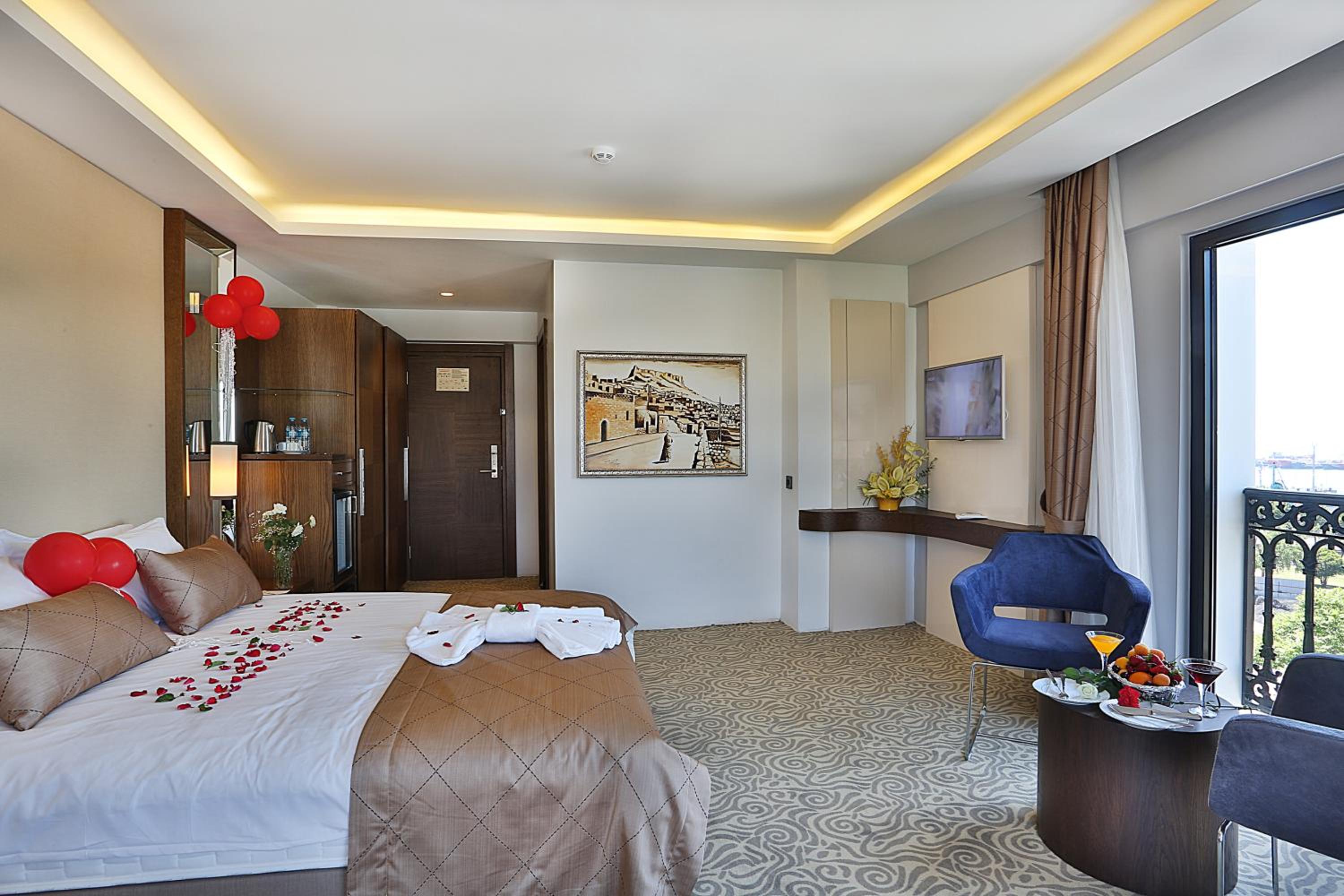Honeymoon Suite