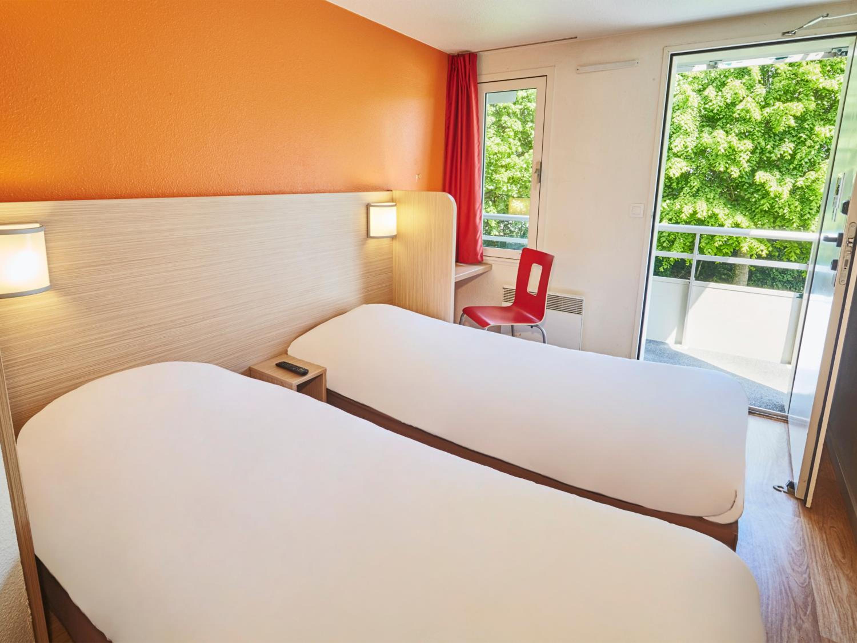 Double Room with 2 Single Beds - Photo 6