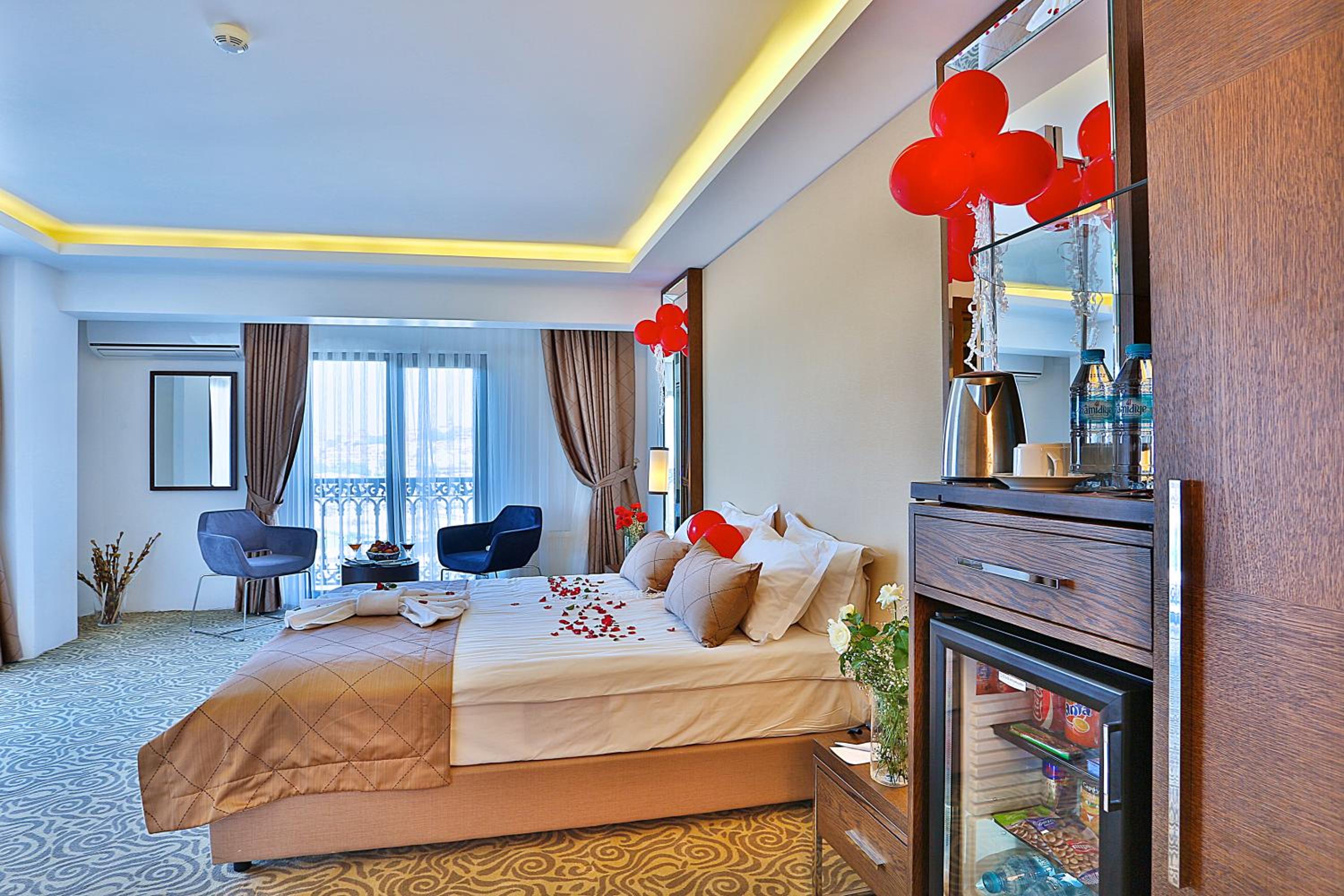 Honeymoon Suite