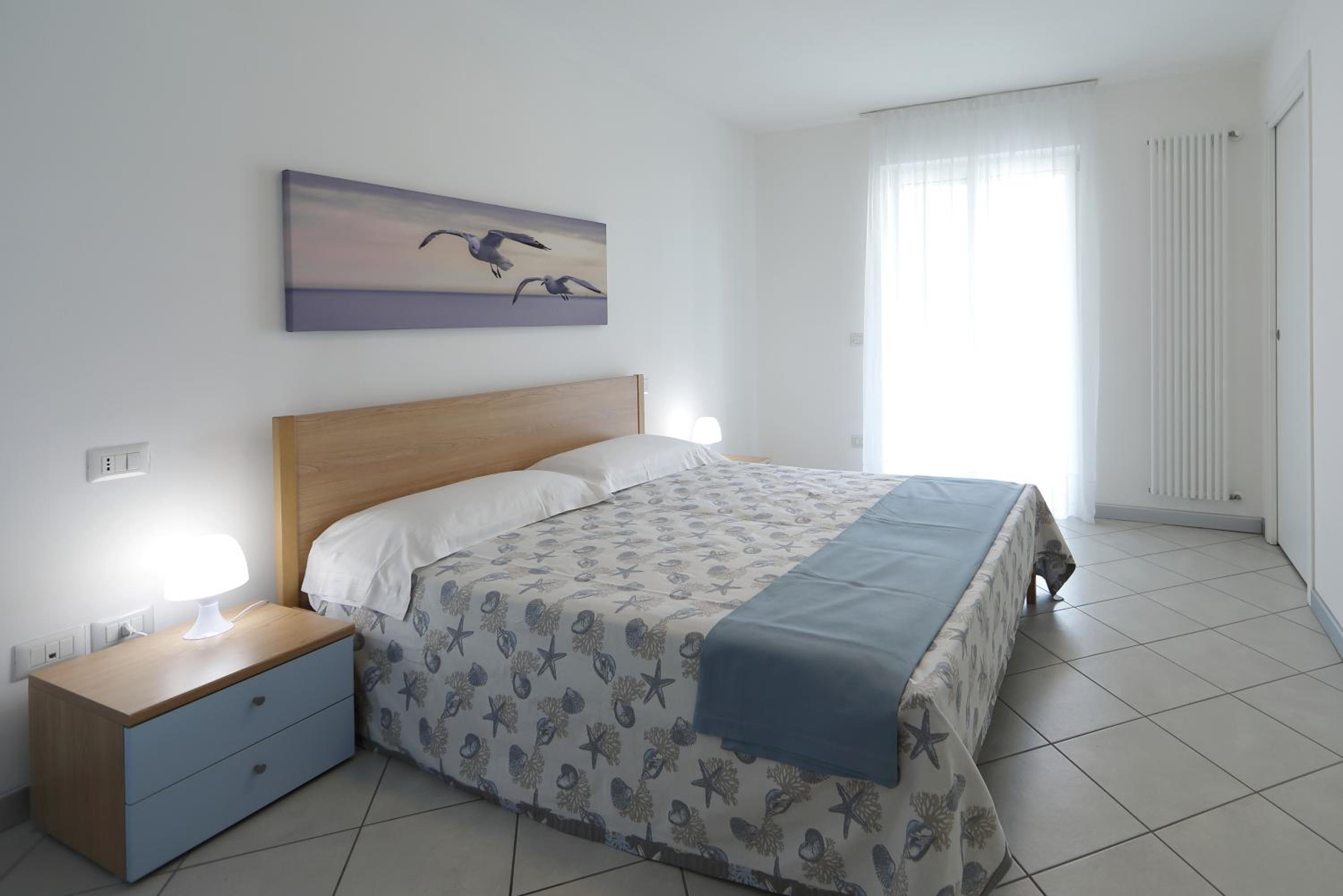 Apartment photo 2
