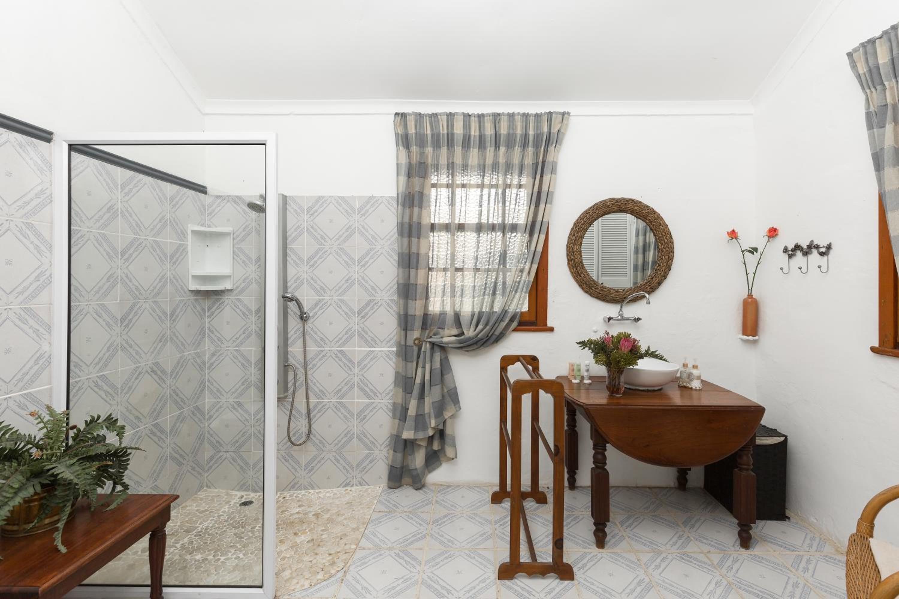 Honeymoon Suite - Photo 4