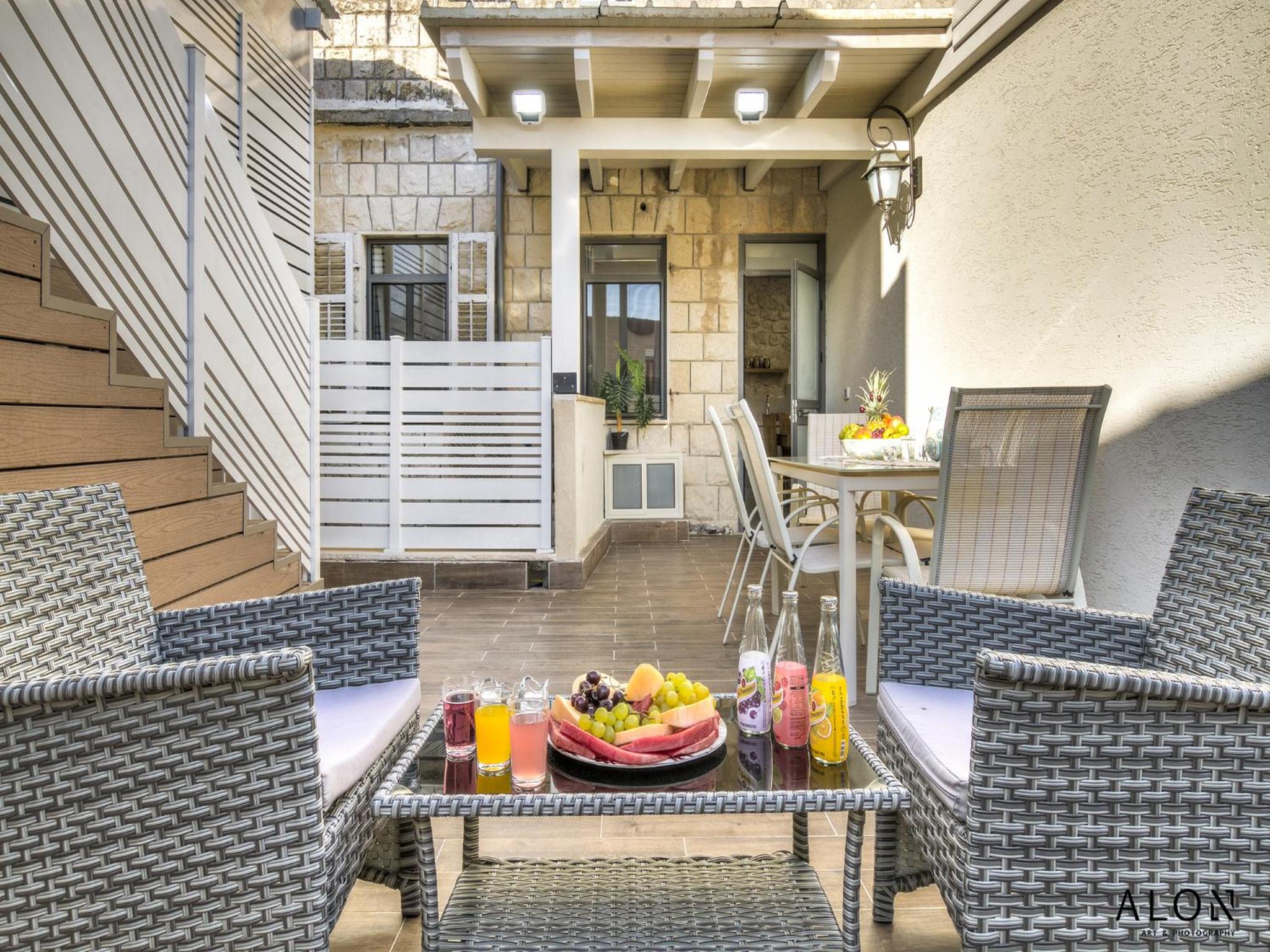 Villa - Photo 2