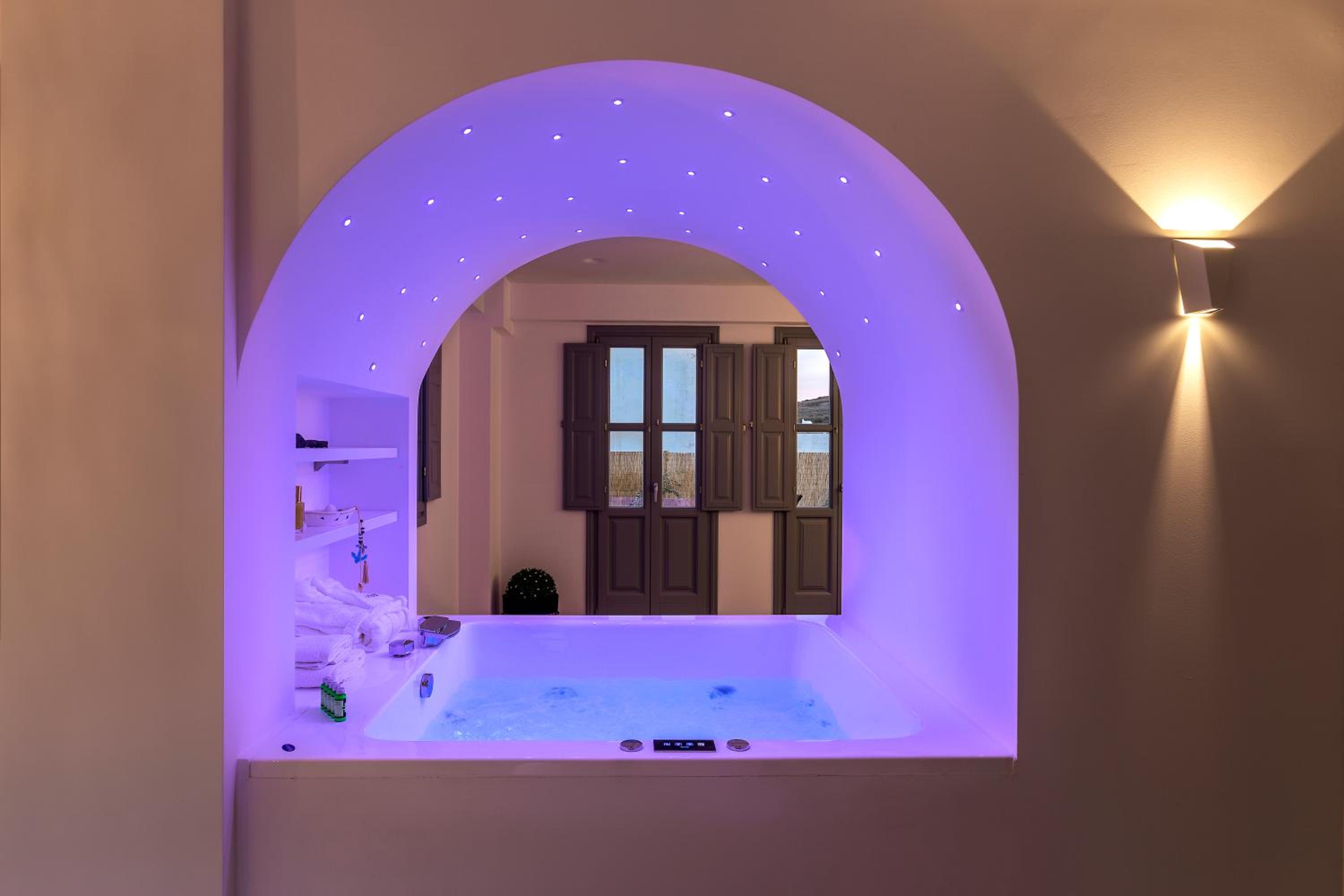 Deluxe Suite with Spa Bath photo 3