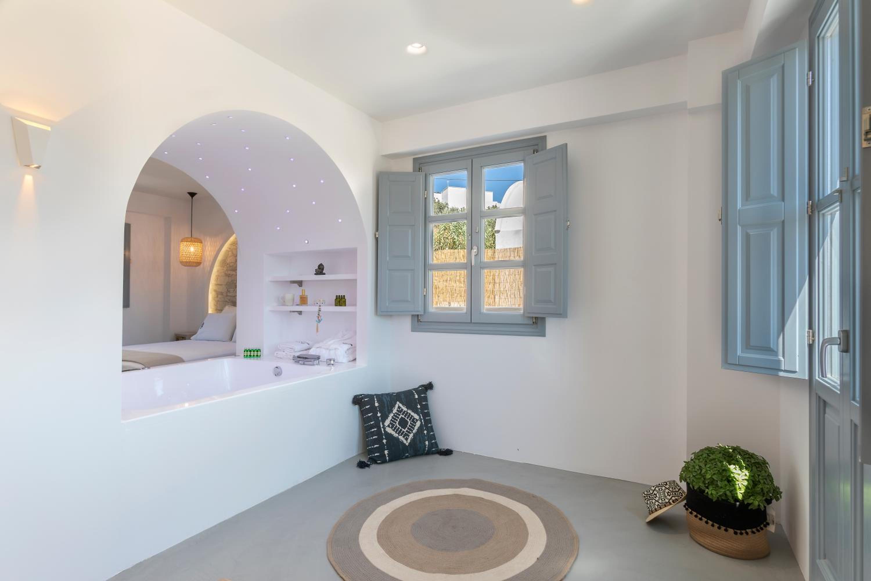 Deluxe Suite with Spa Bath photo 1