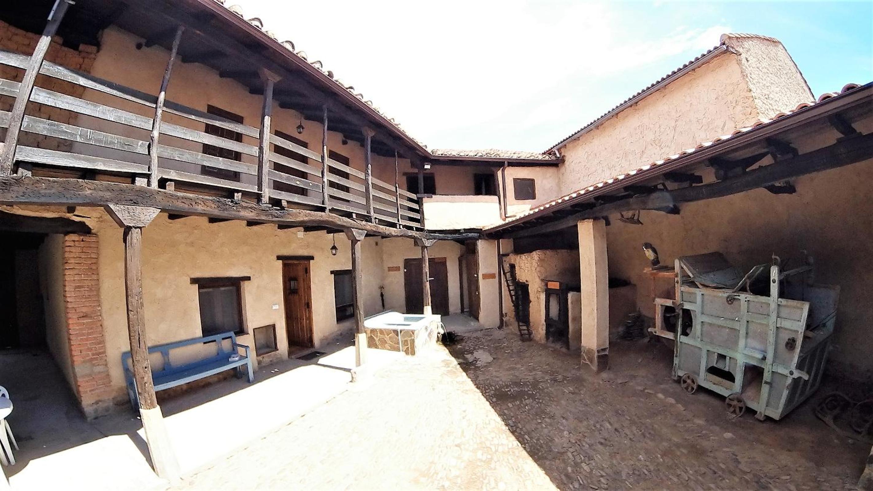 Two-Bedroom House - Photo 21