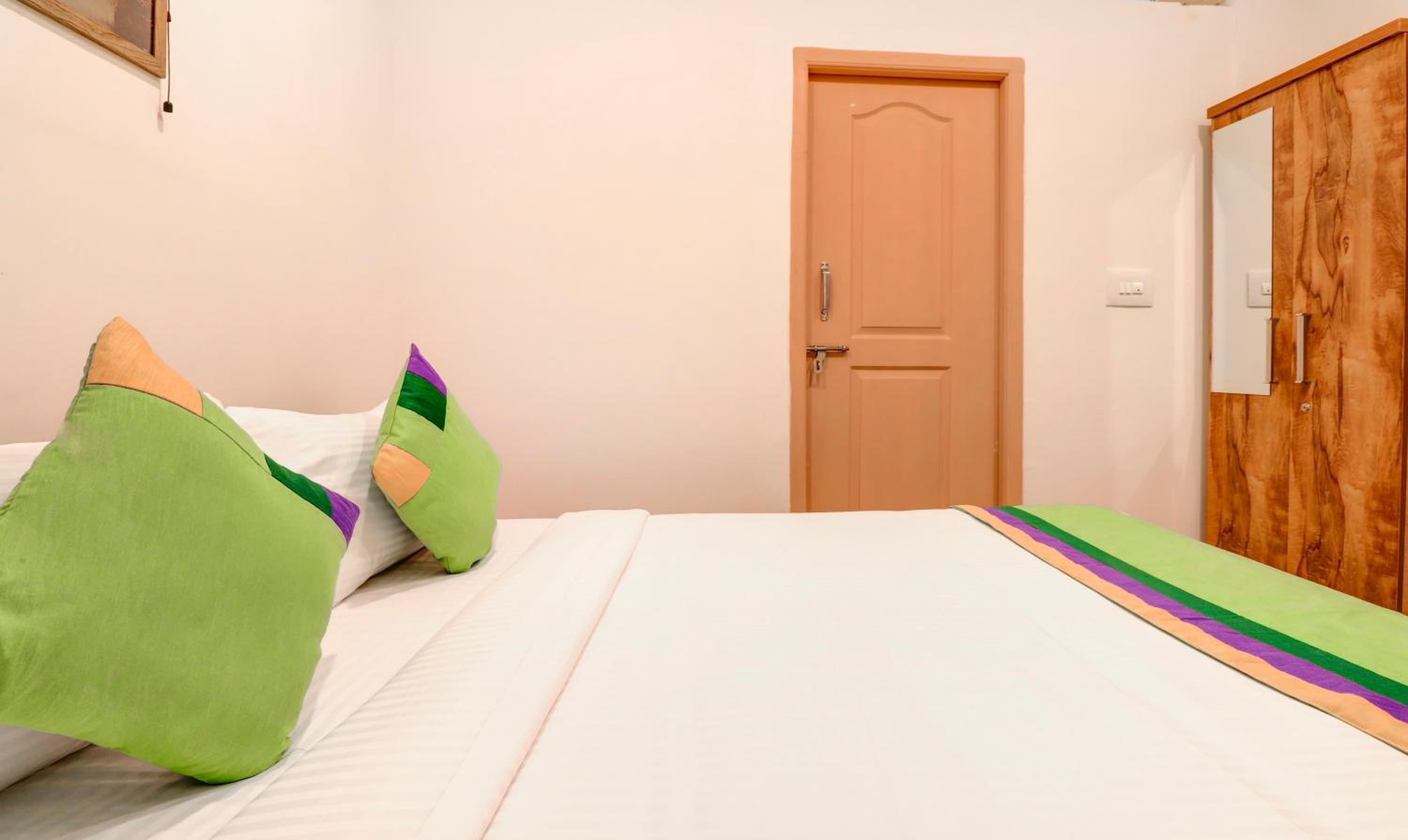 Economy Room - Photo 7