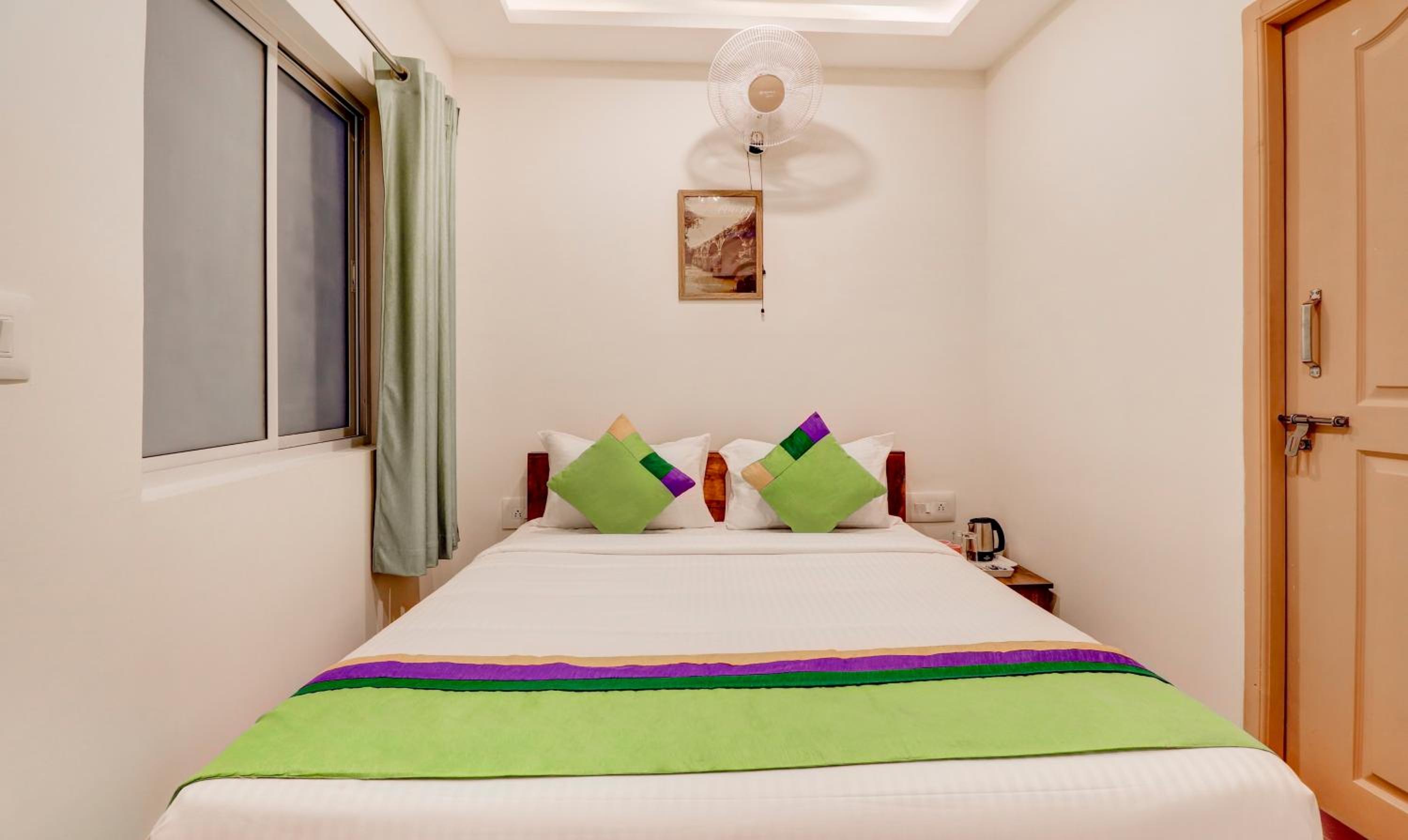 Economy Room - Photo 6