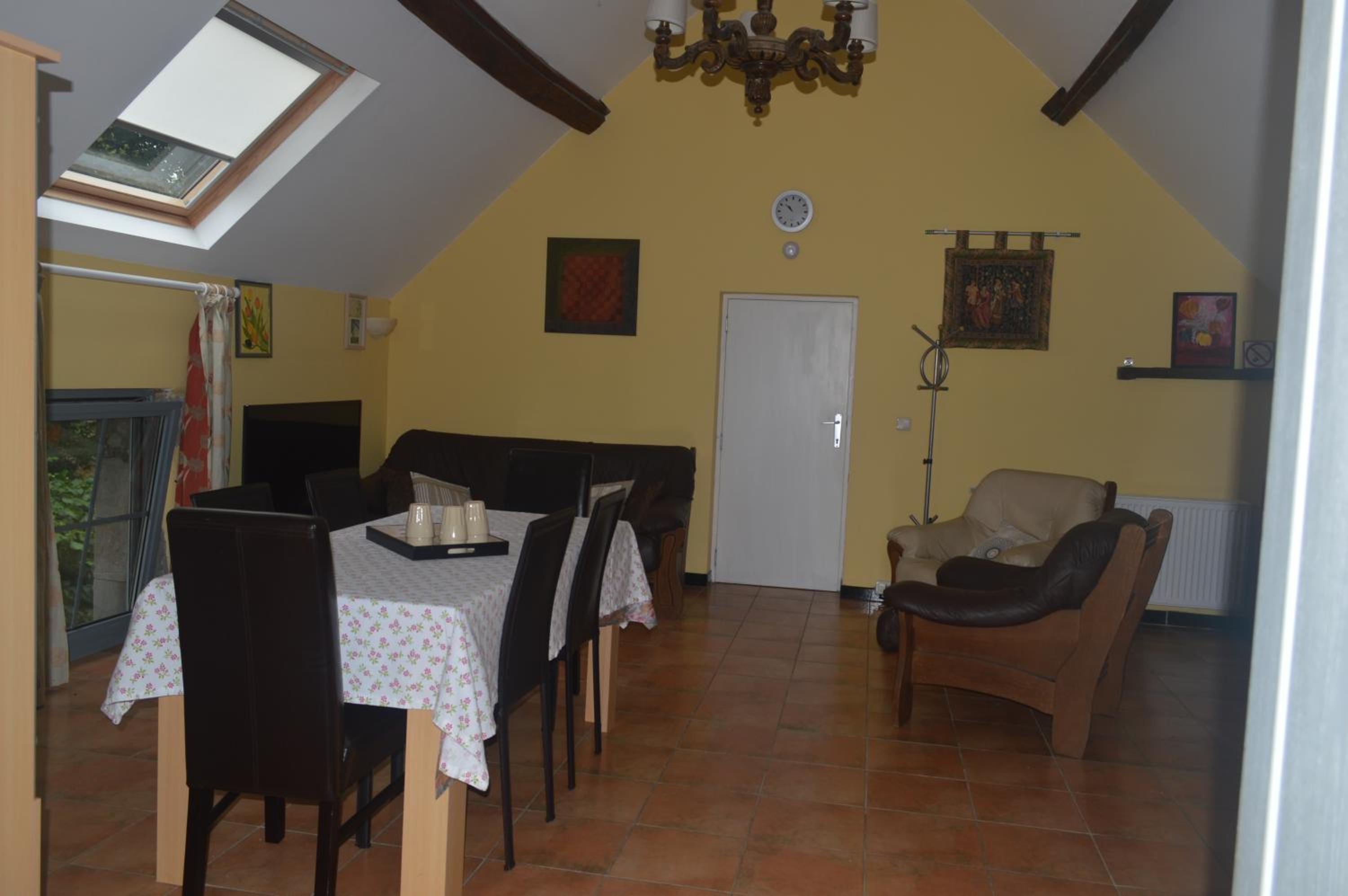 Two-Bedroom House - Photo 12
