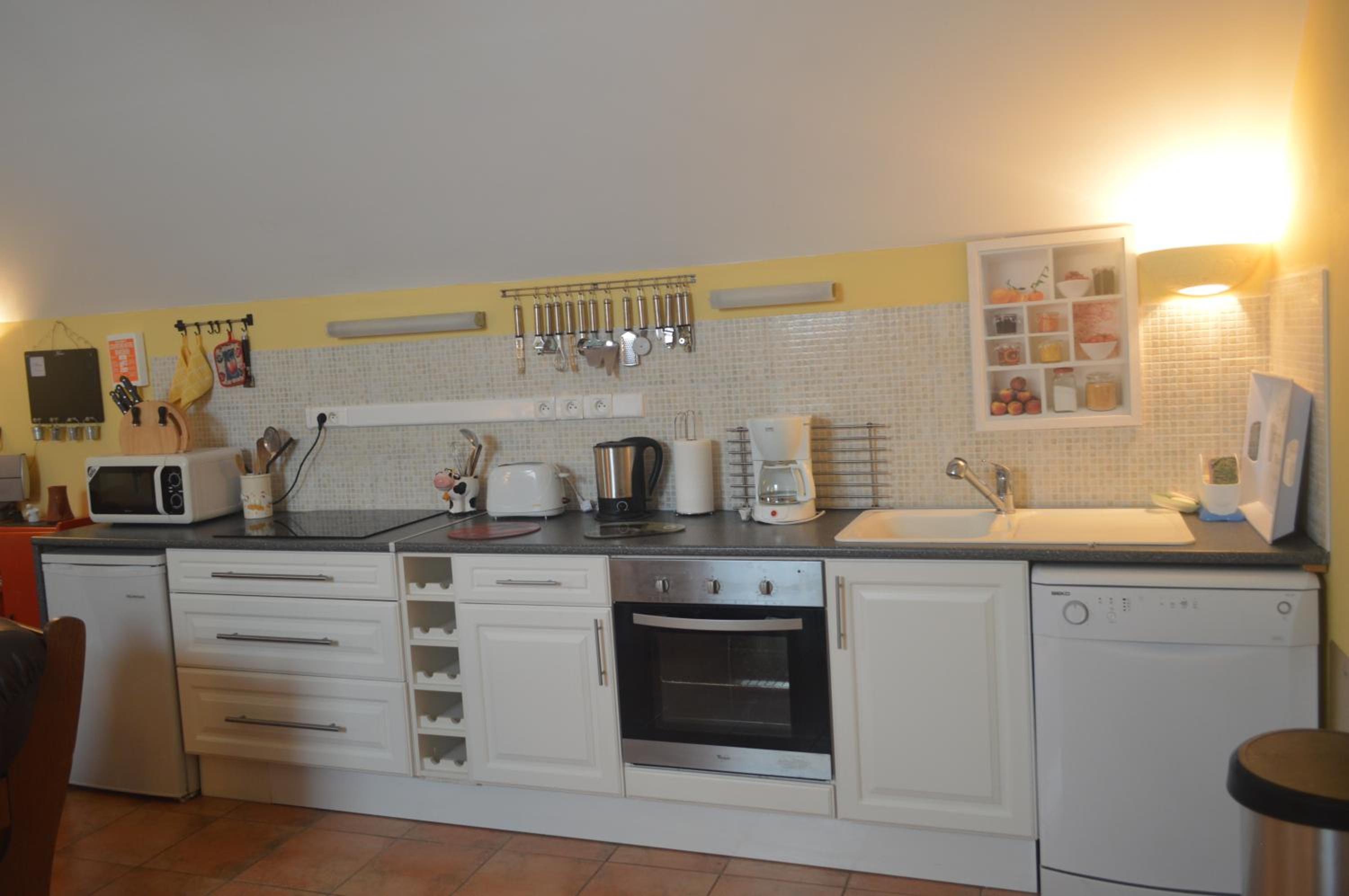 Two-Bedroom House - Photo 11