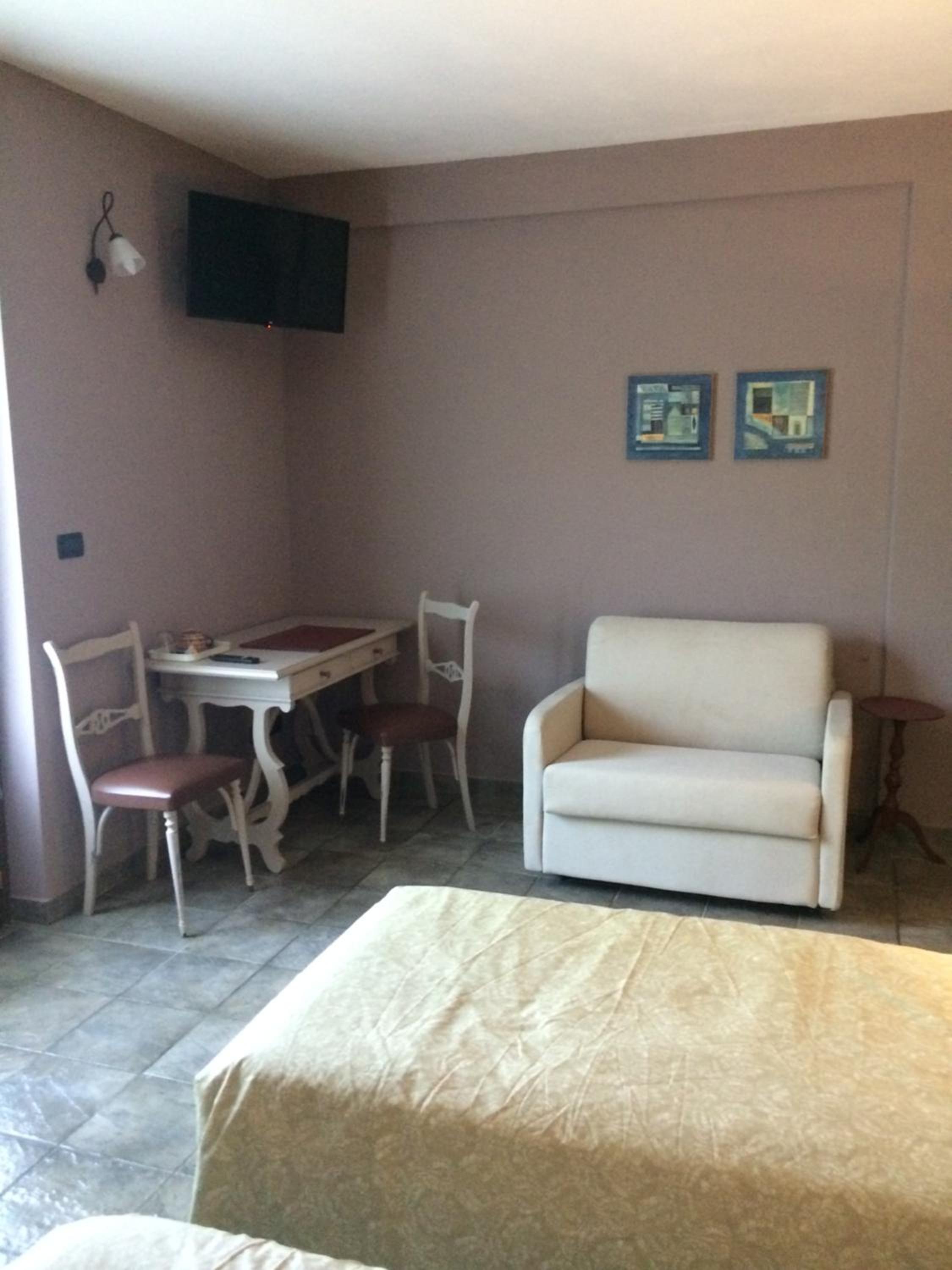 Twin Room with Private Bathroom - Photo 2