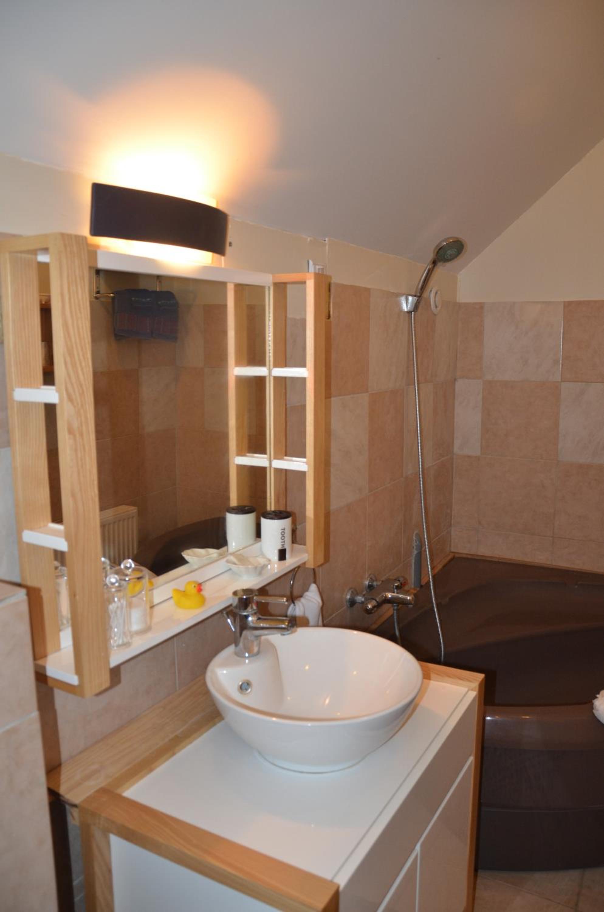 Two-Bedroom House - Photo 20