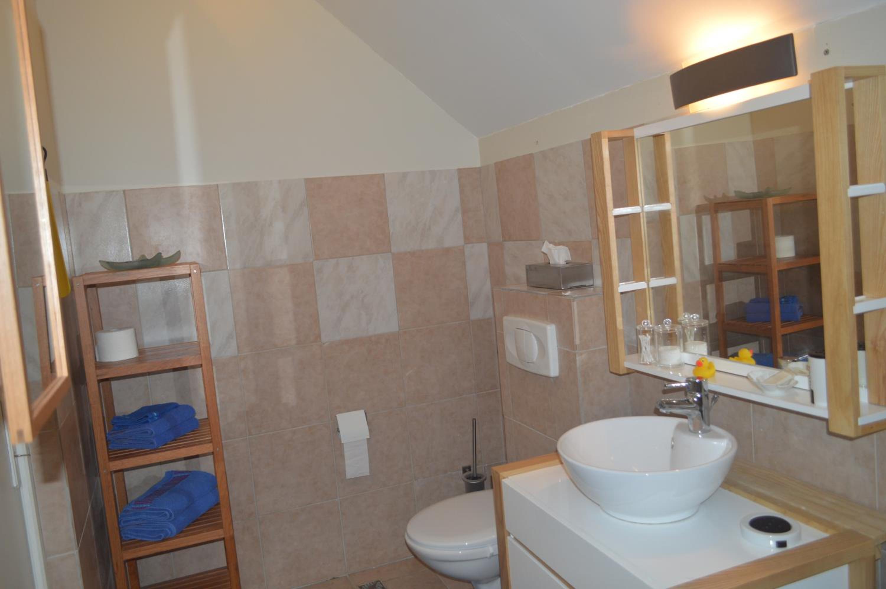 Two-Bedroom House - Photo 5