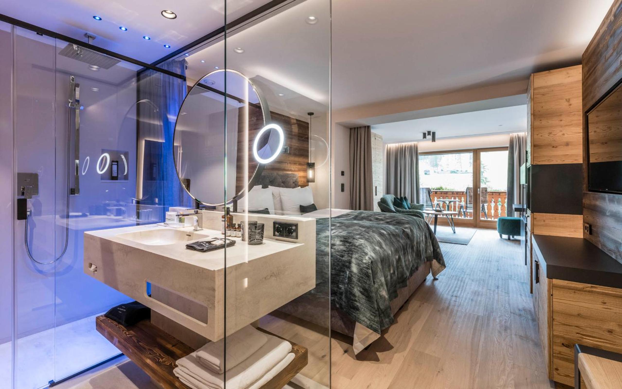 Junior Suite with Mountain View - Photo 8