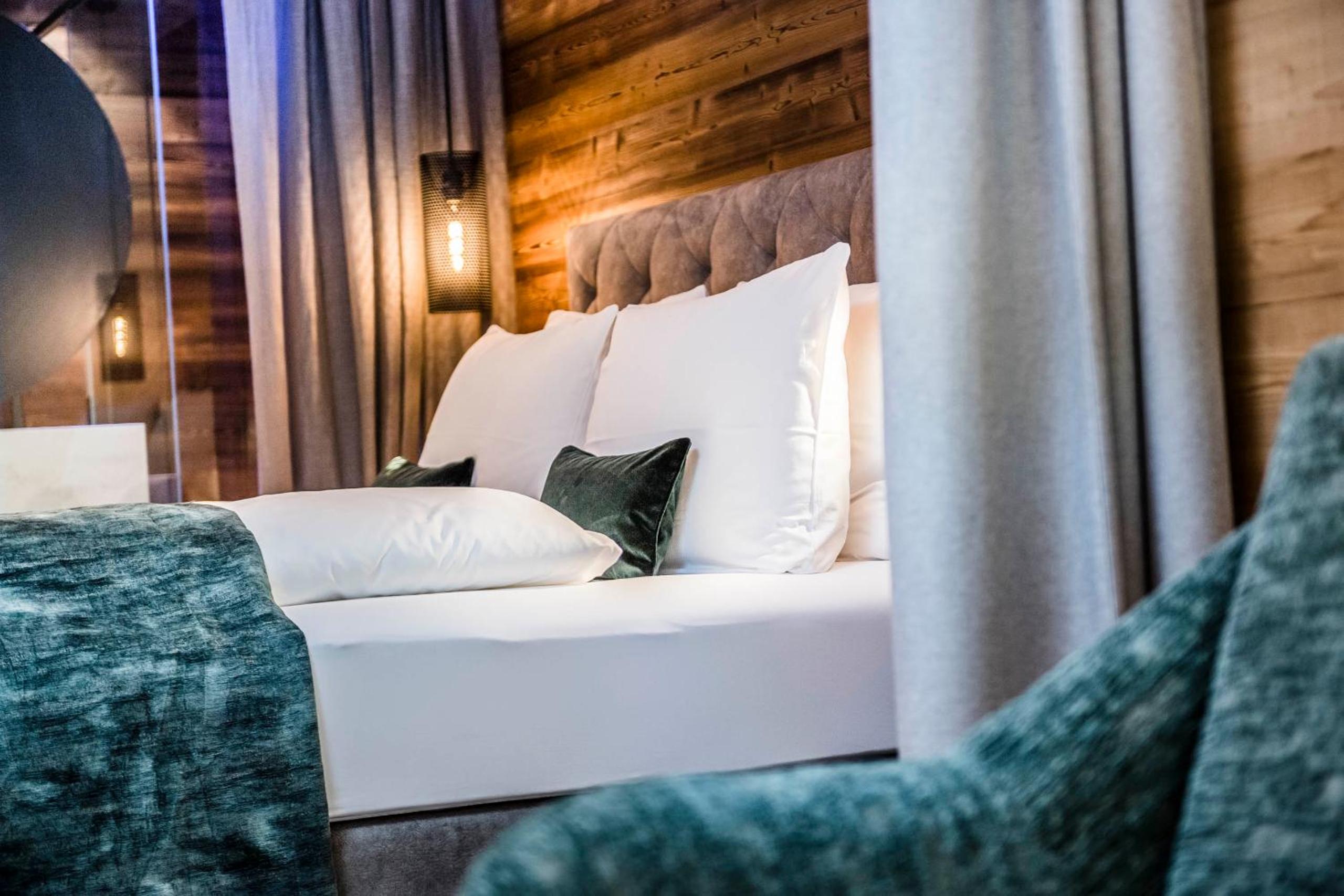 Junior Suite with Mountain View - Photo 1