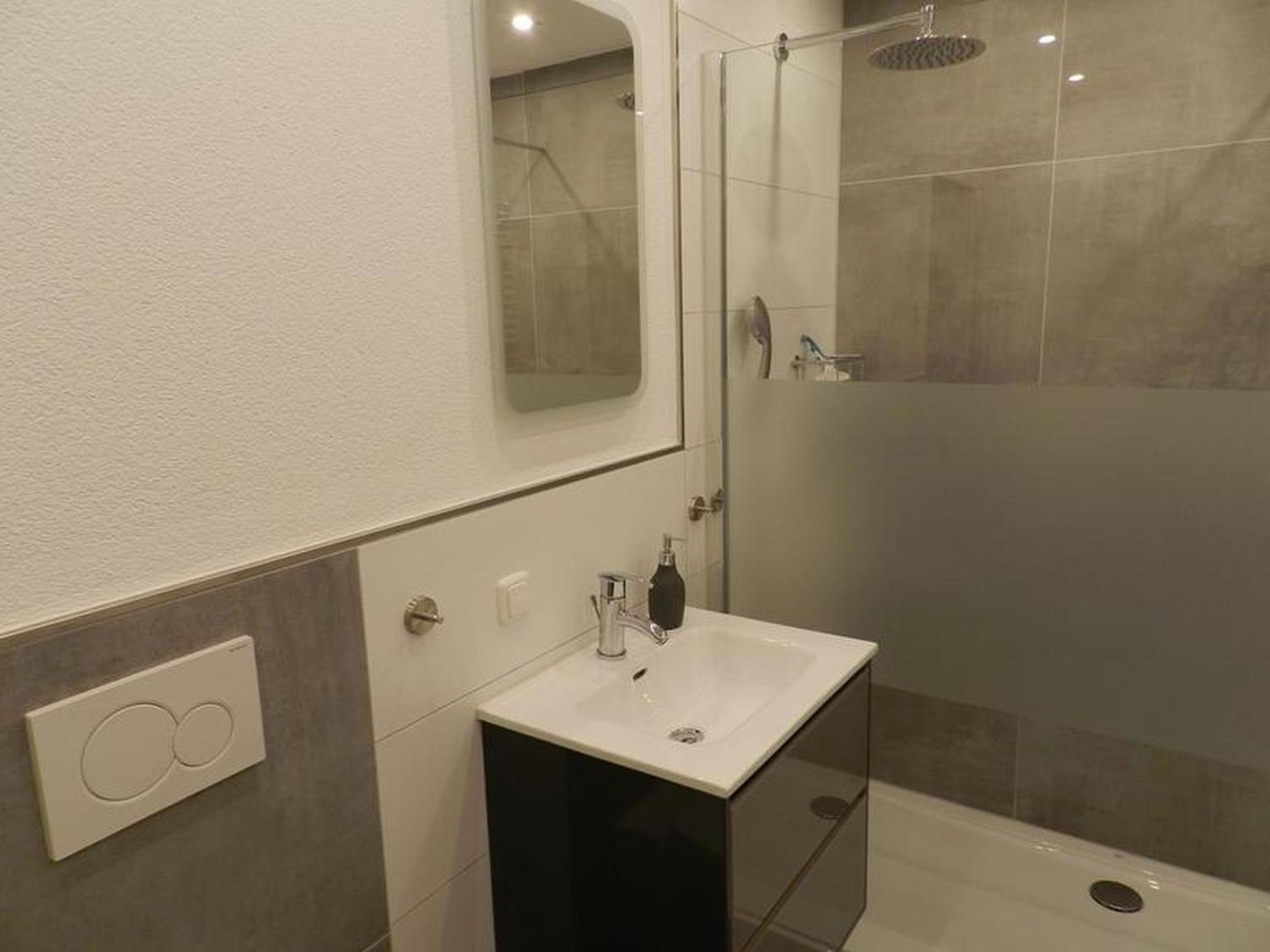 Two-Bedroom Deluxe Apartment with Balcony photo 2
