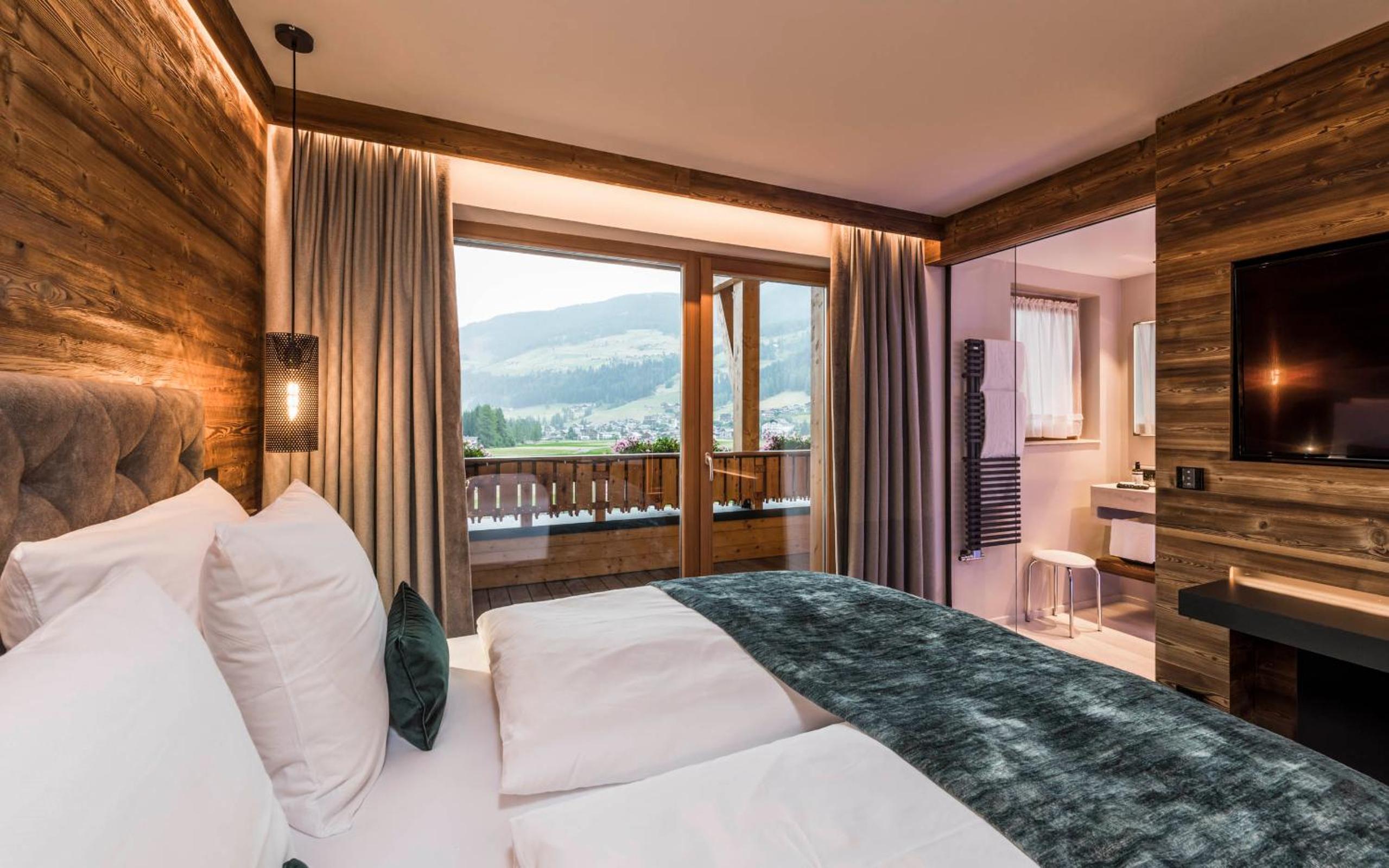 Deluxe King Suite - Photo 6