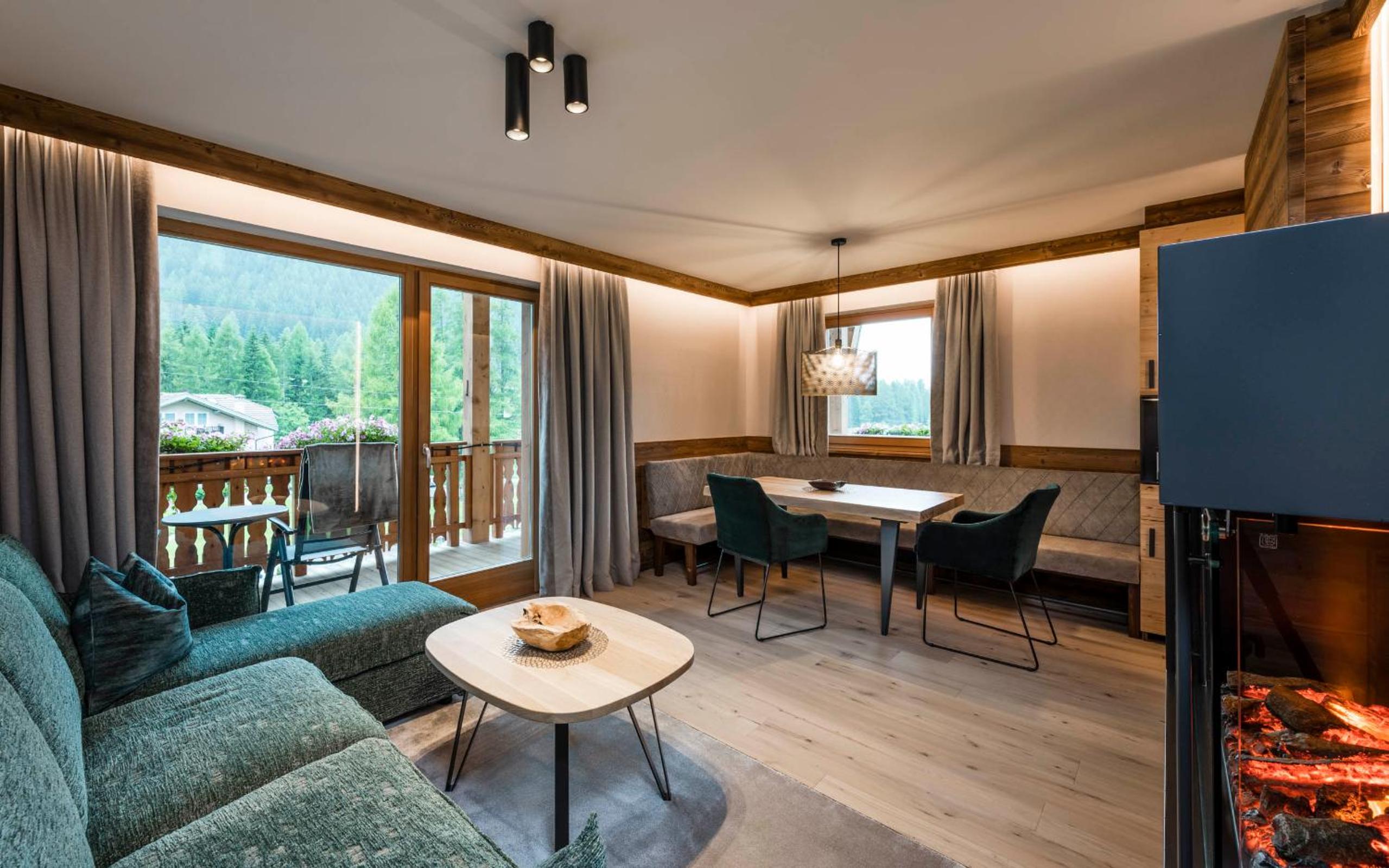 Deluxe King Suite - Photo 3