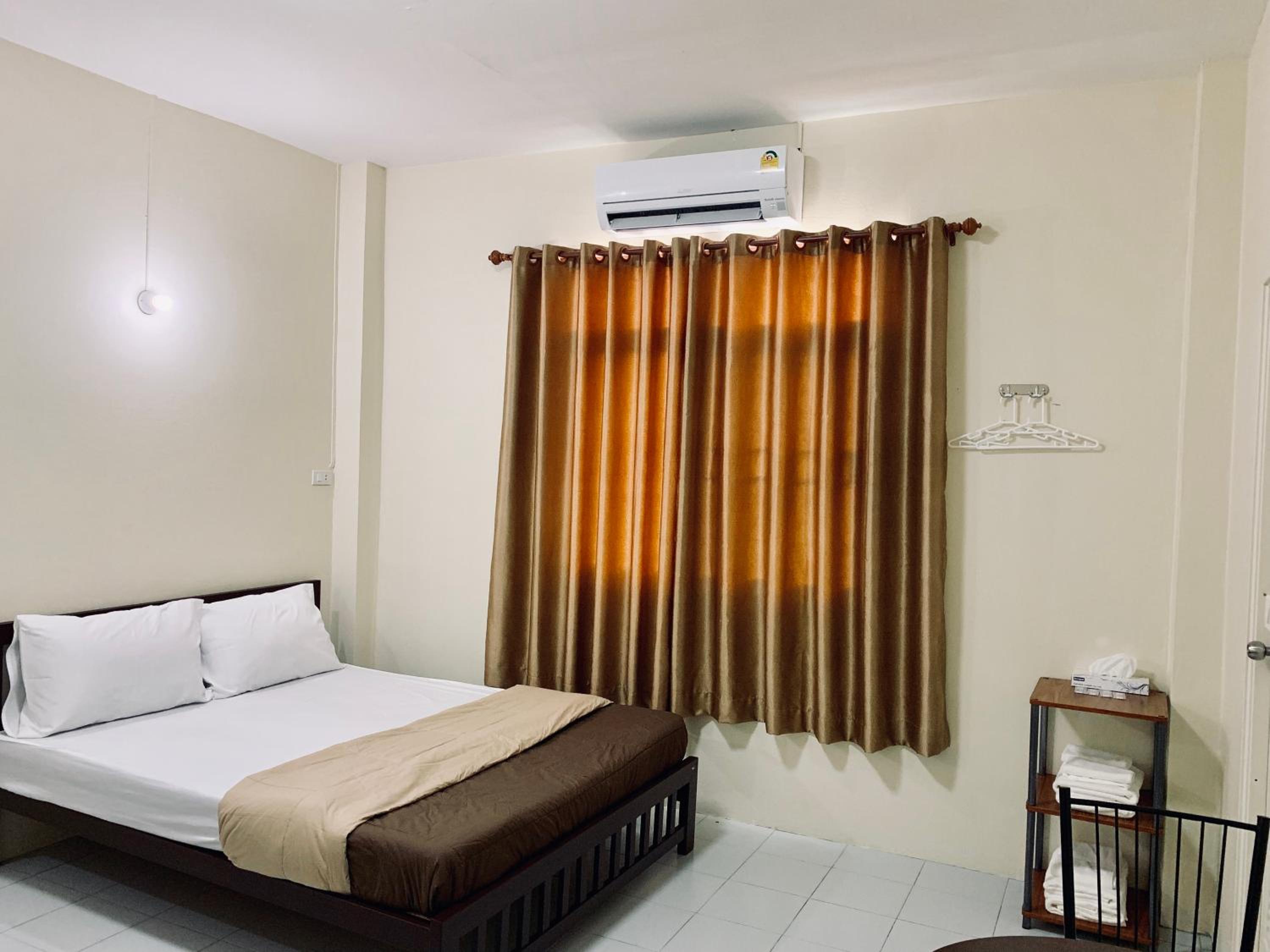 Large Double or Twin Room - Photo 3
