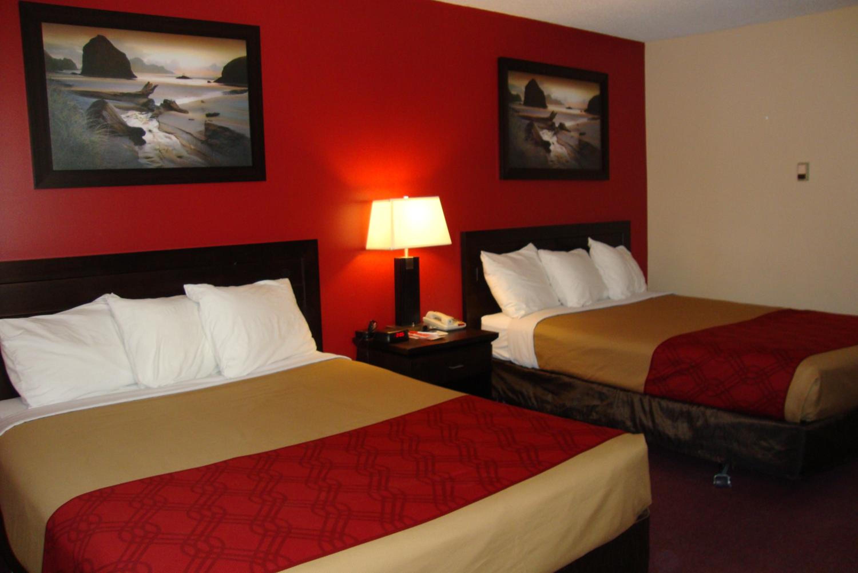 Queen Room with Two Queen Beds photo 3