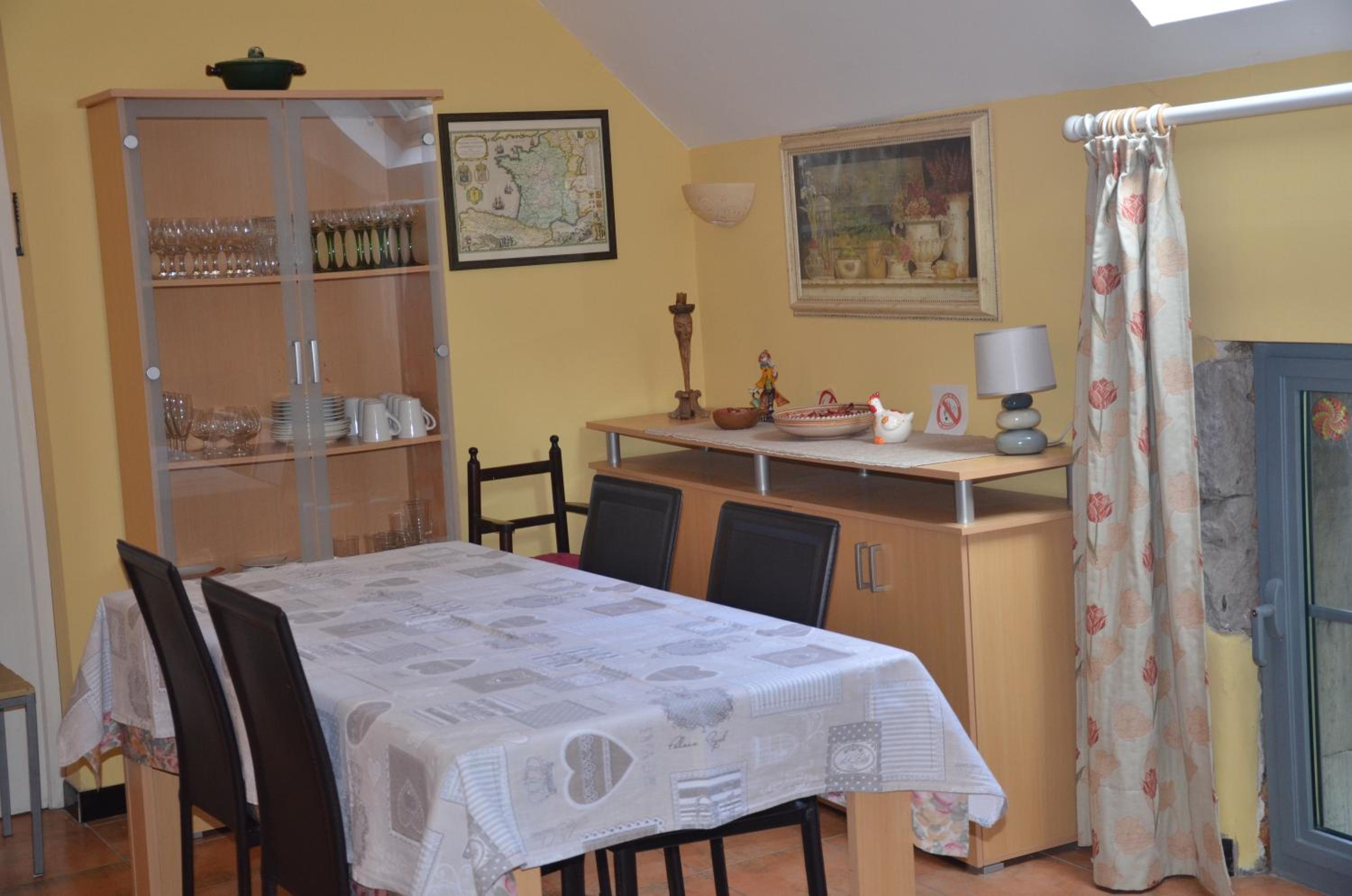 Two-Bedroom House - Photo 3