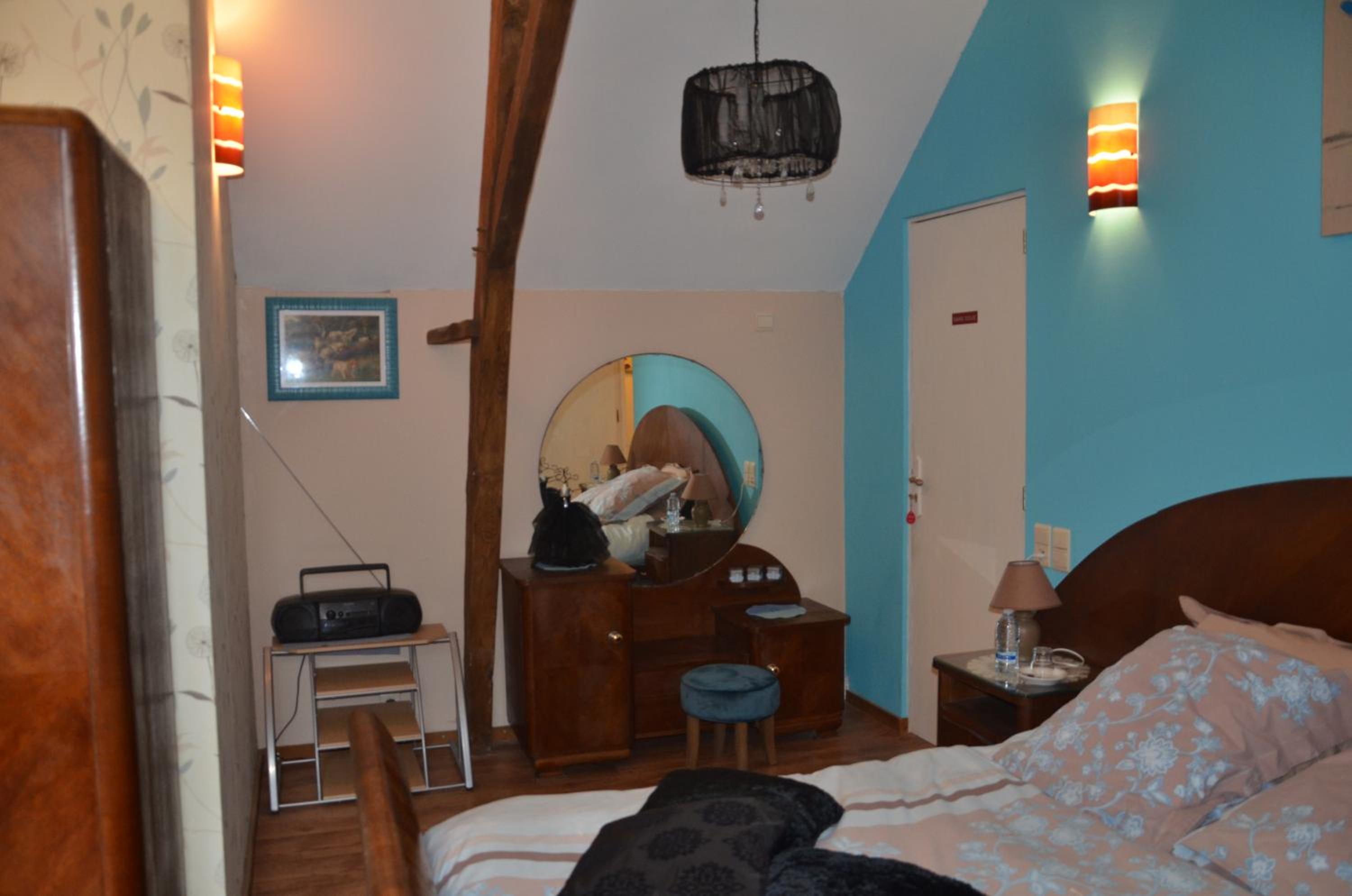 Two-Bedroom House - Photo 10
