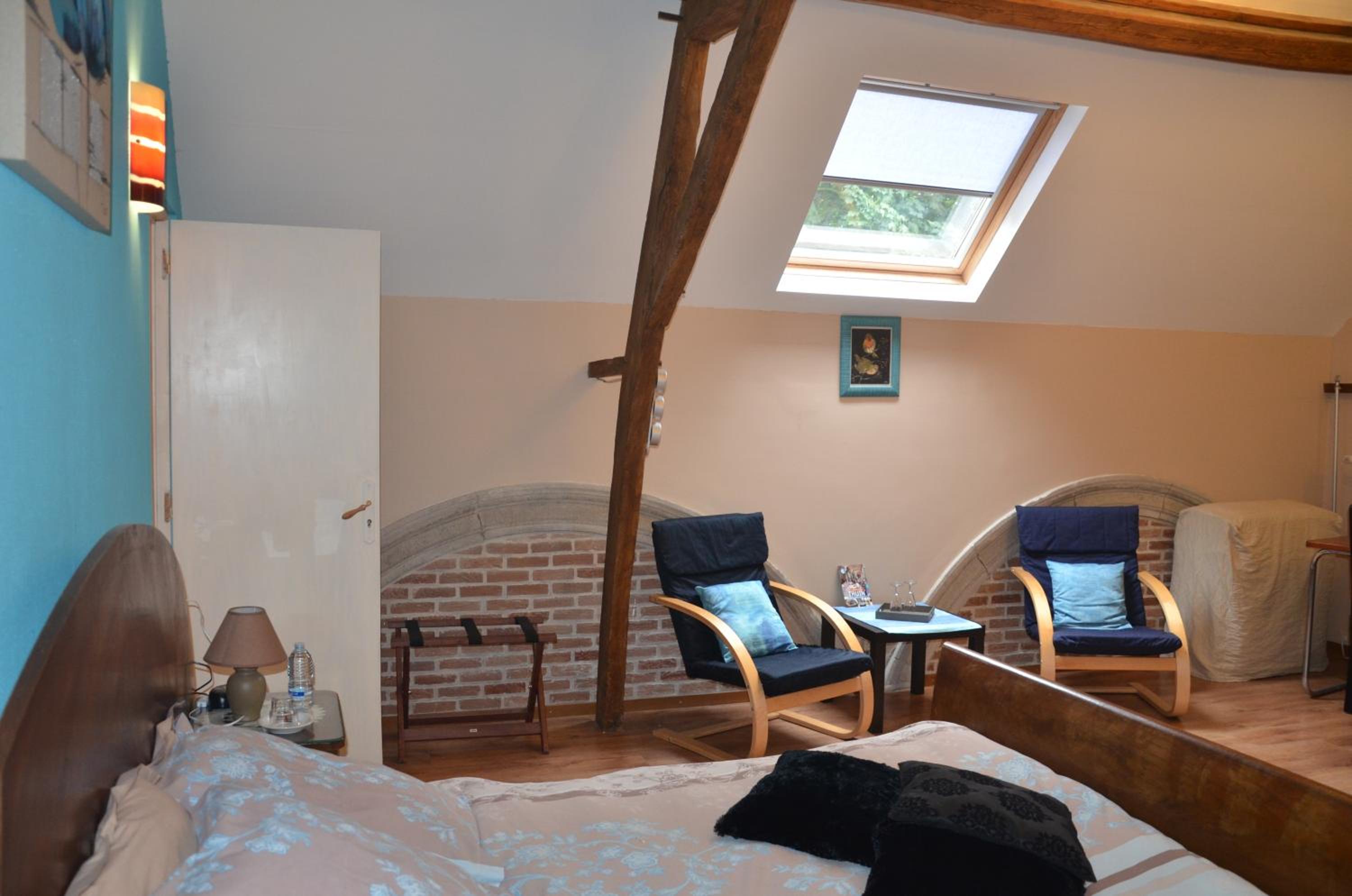 Two-Bedroom House - Photo 9