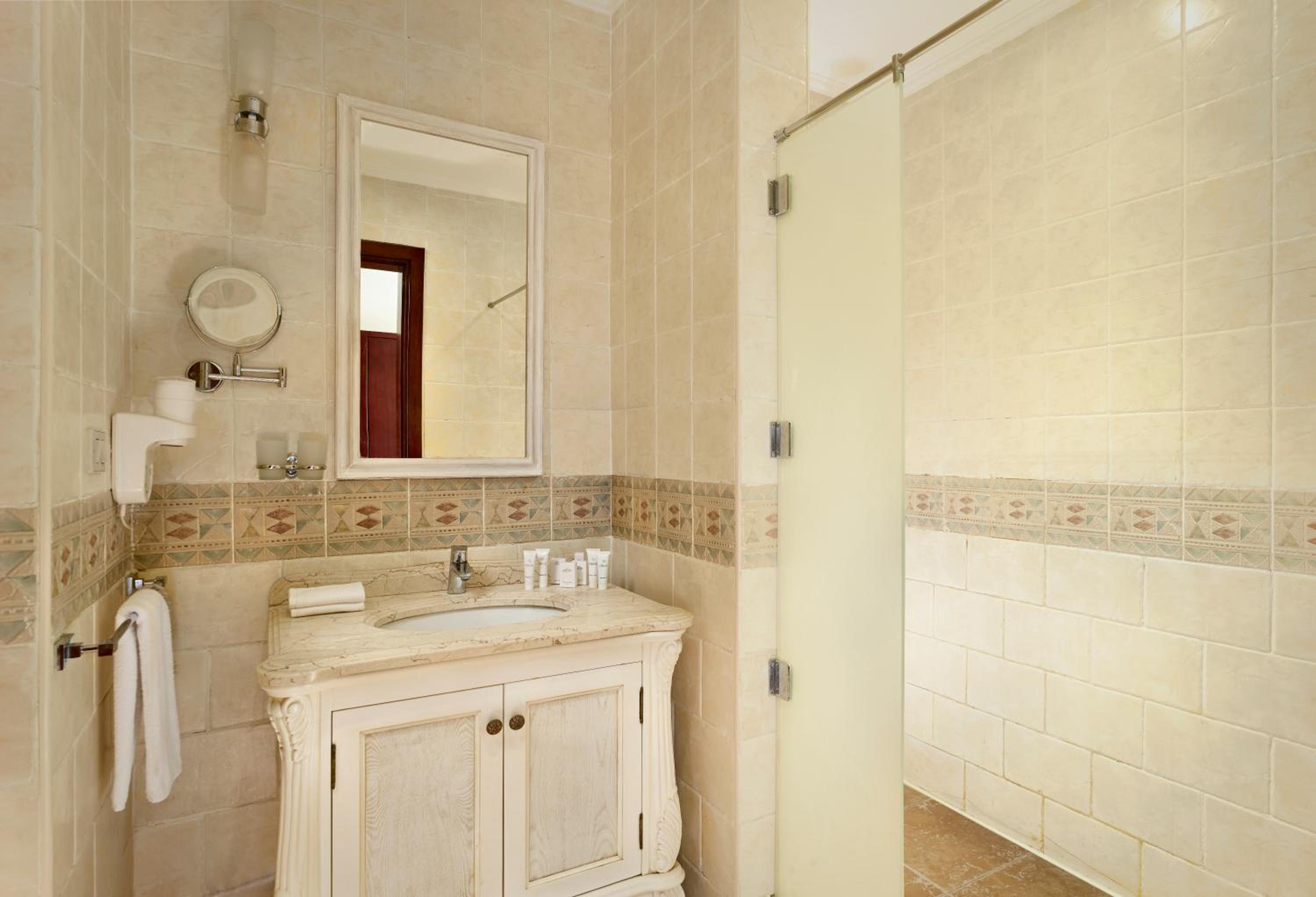 Double Suite with Side Sea View Room - Egyptians Only - Photo 9