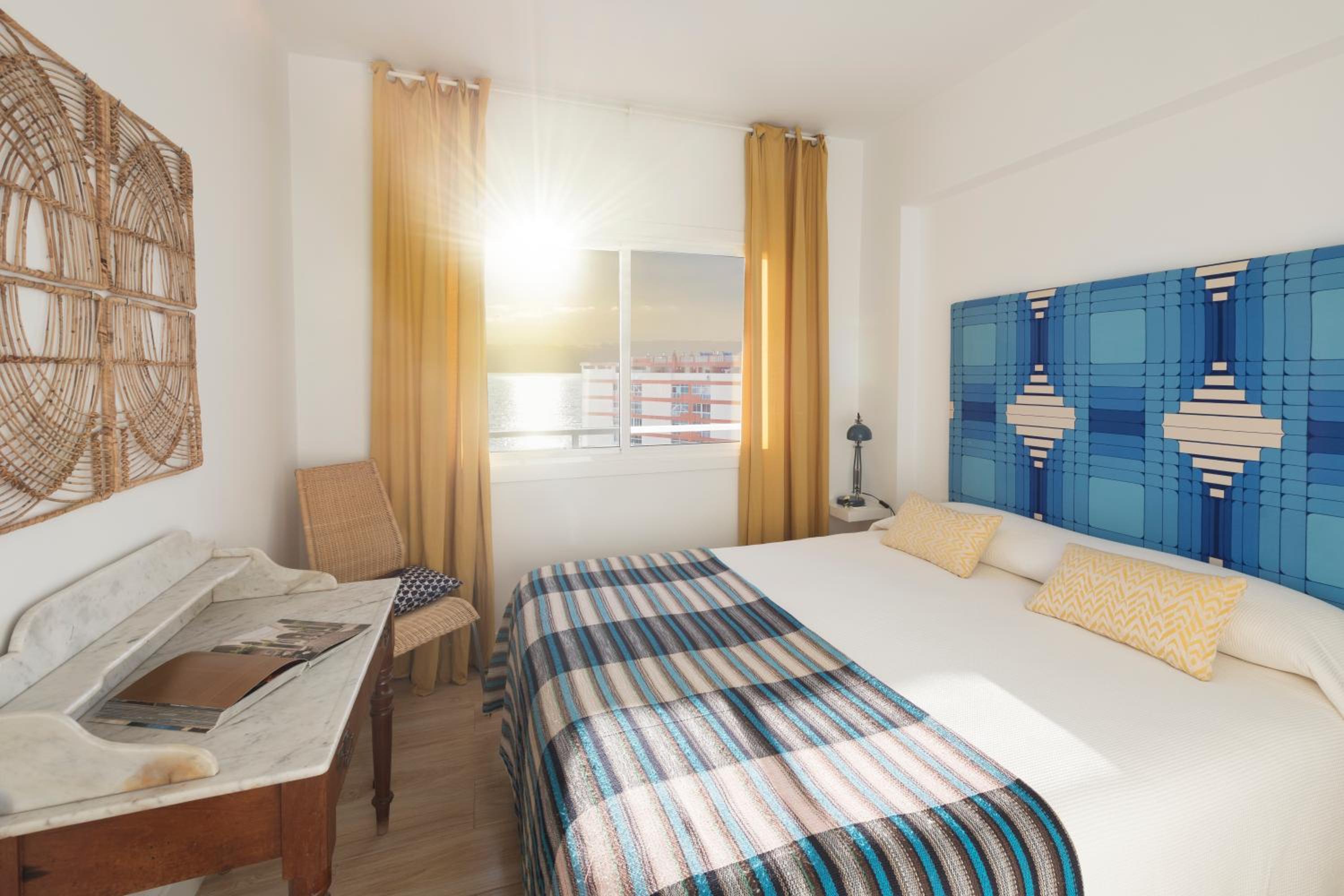 One-Bedroom Apartment with Sea View photo 2