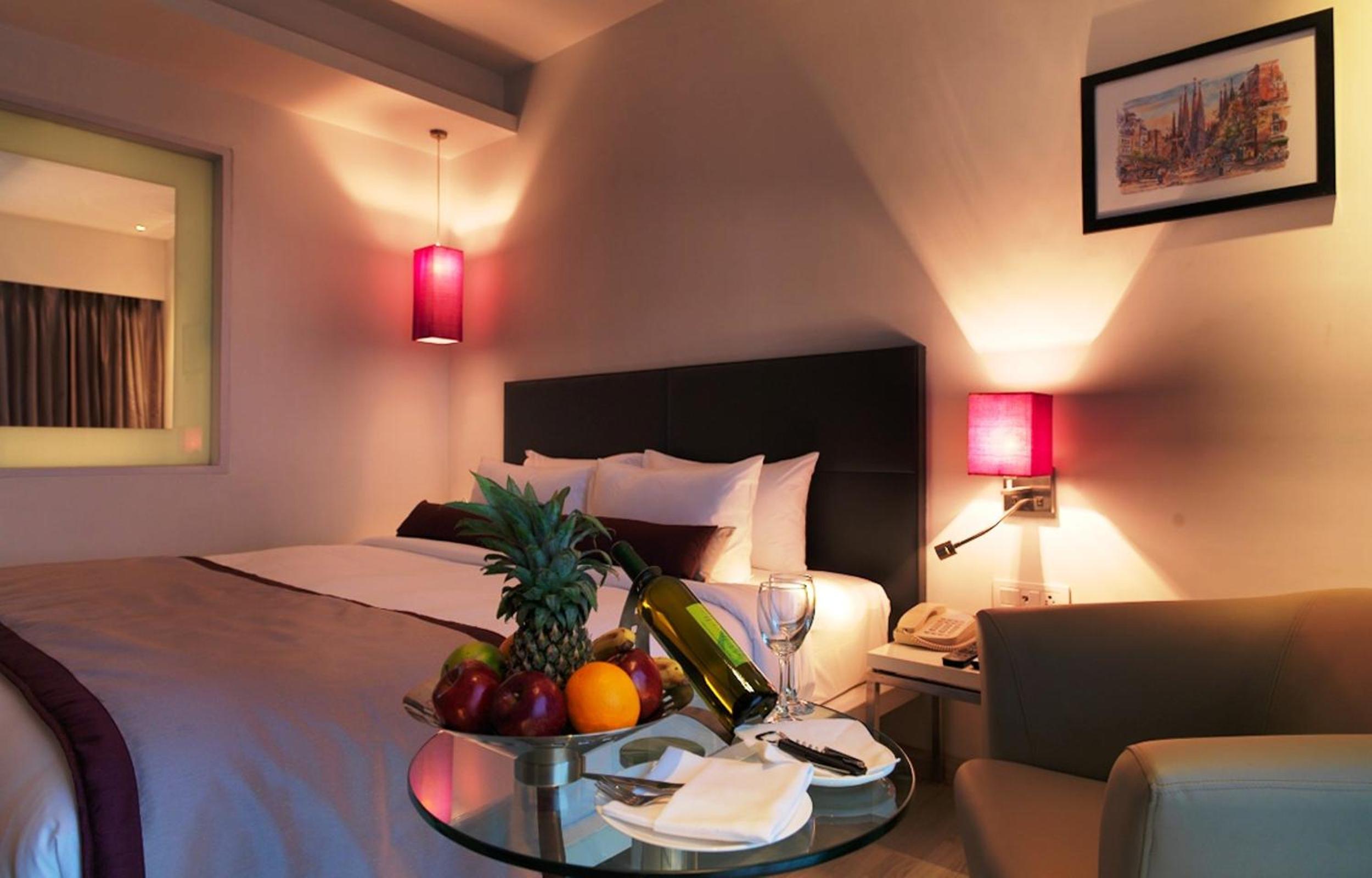 Deluxe King Room - Photo 6