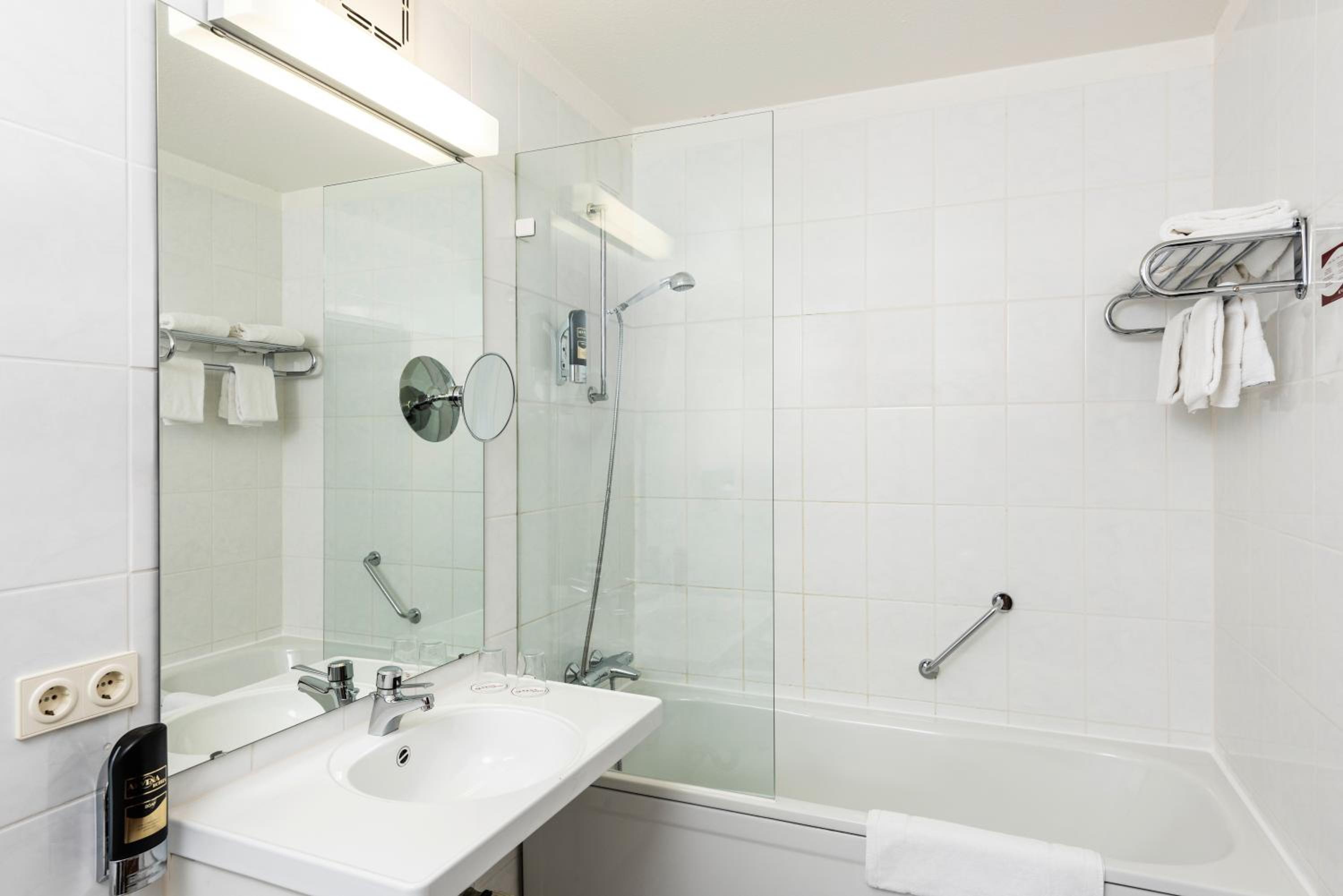 Twin Room - Photo 4