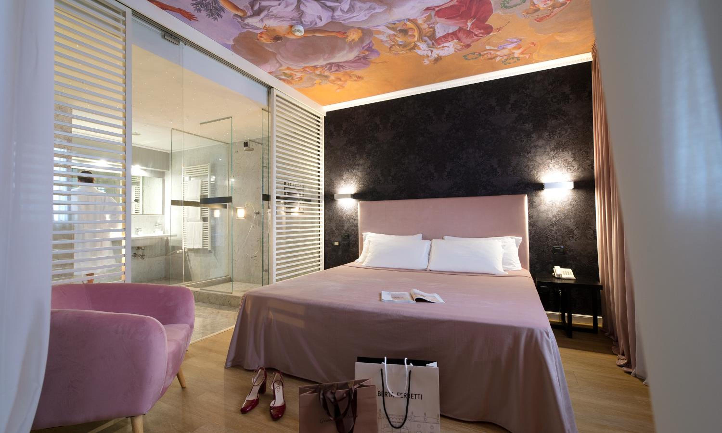 Suite with Spa Bath photo 1