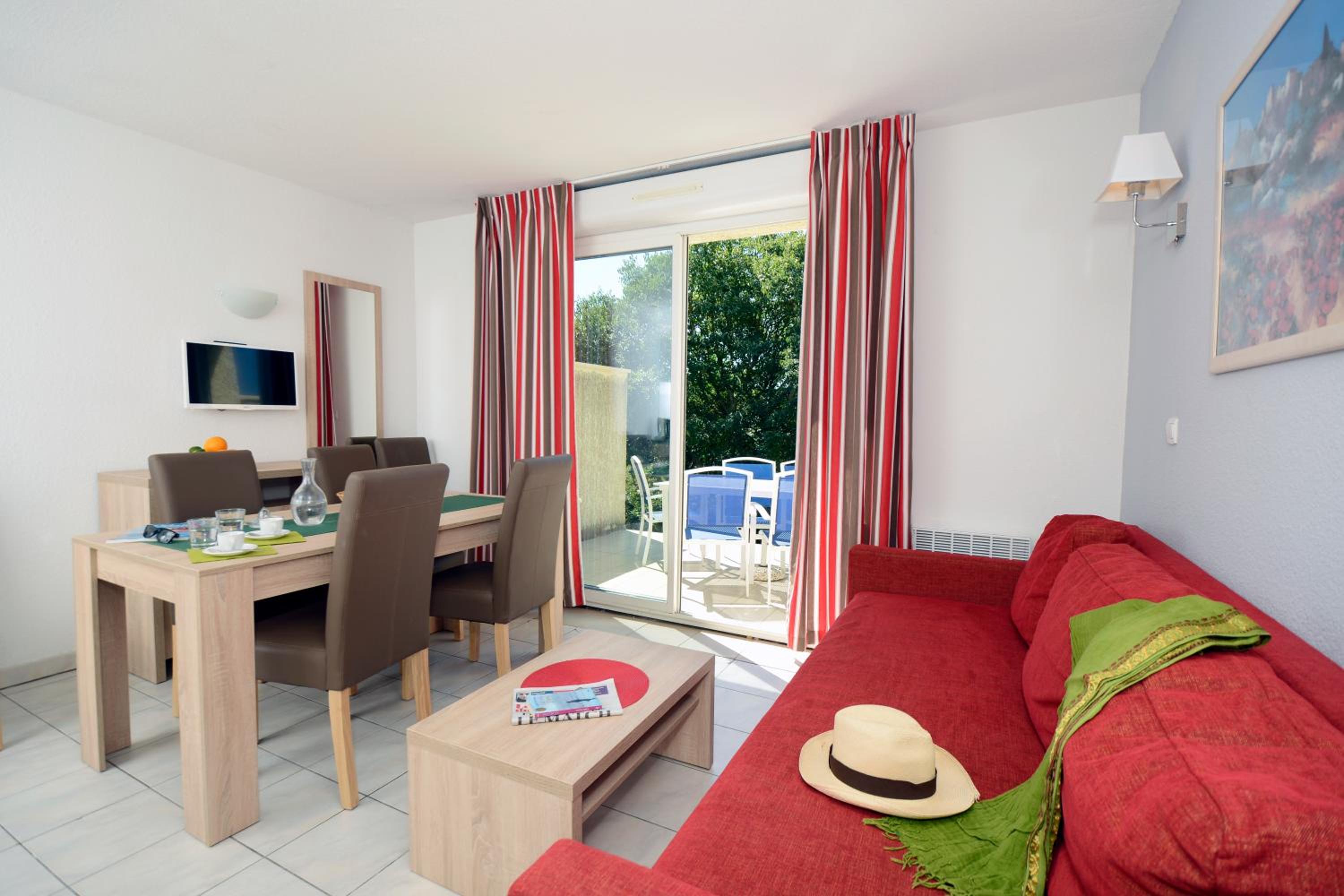 4 Room Apartment - 7 People photo 2