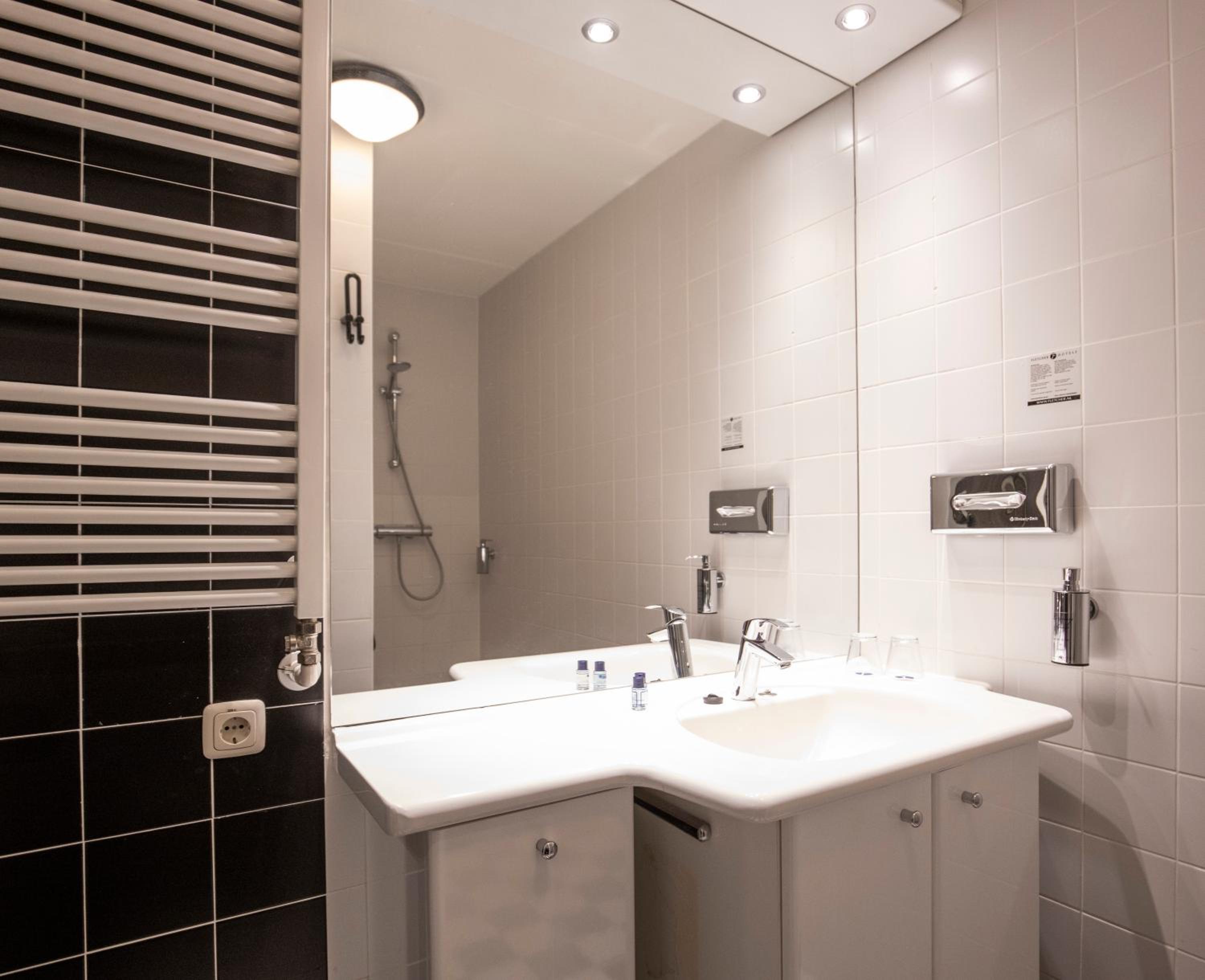 Double Room with Shower photo 2