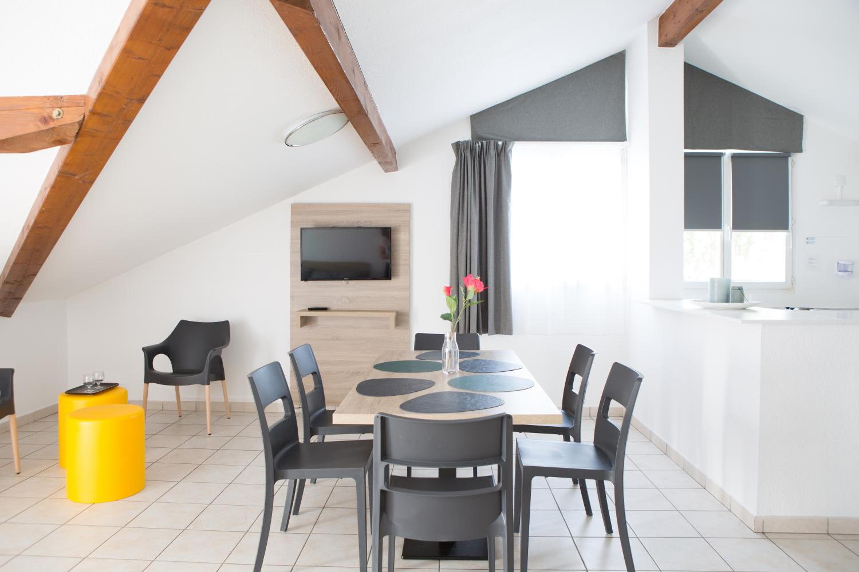 Two-Bedroom Duplex Apartment (6 Adults) - Photo 4