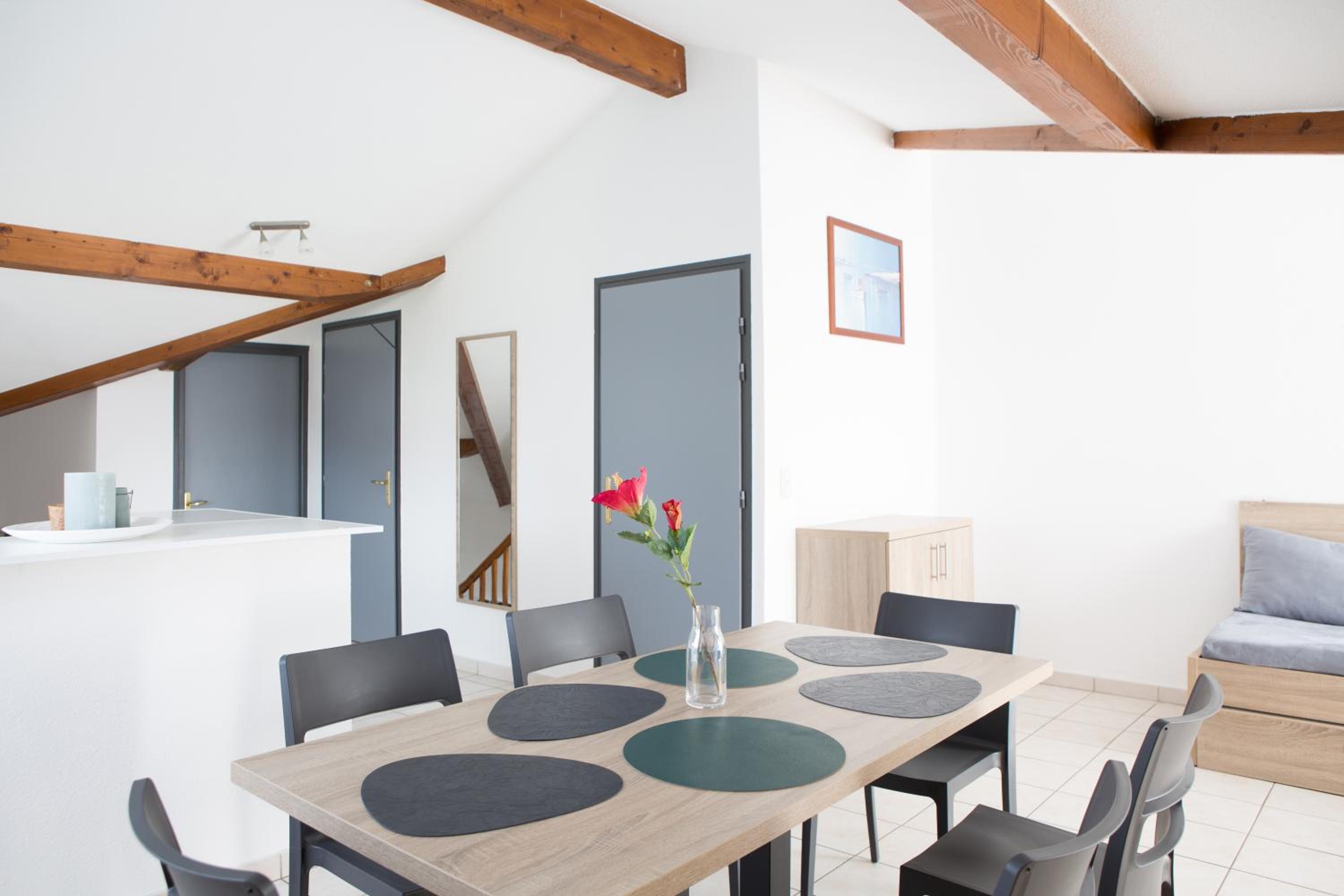 Two-Bedroom Duplex Apartment (6 Adults) - Photo 3