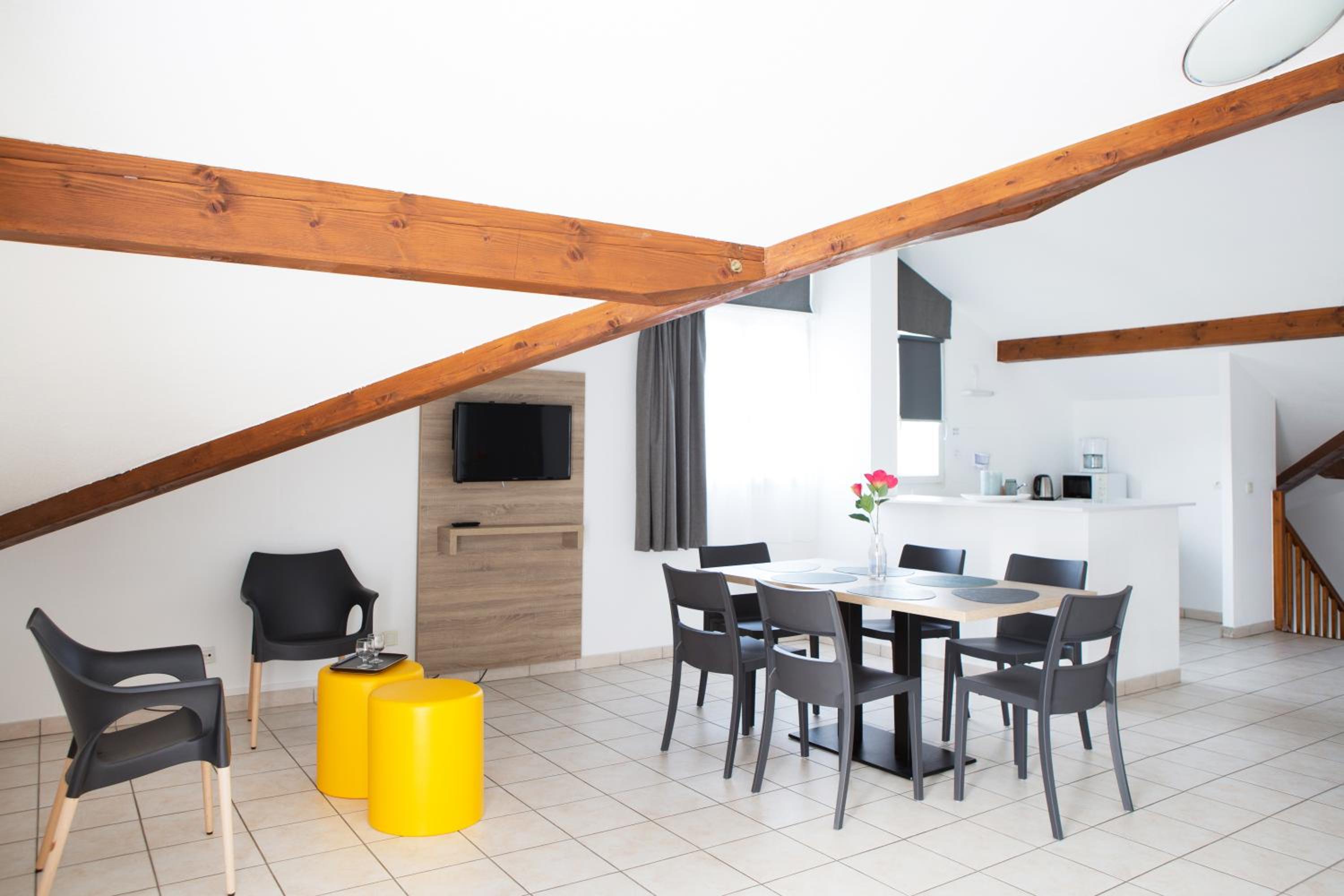 Two-Bedroom Duplex Apartment (6 Adults) - Photo 2