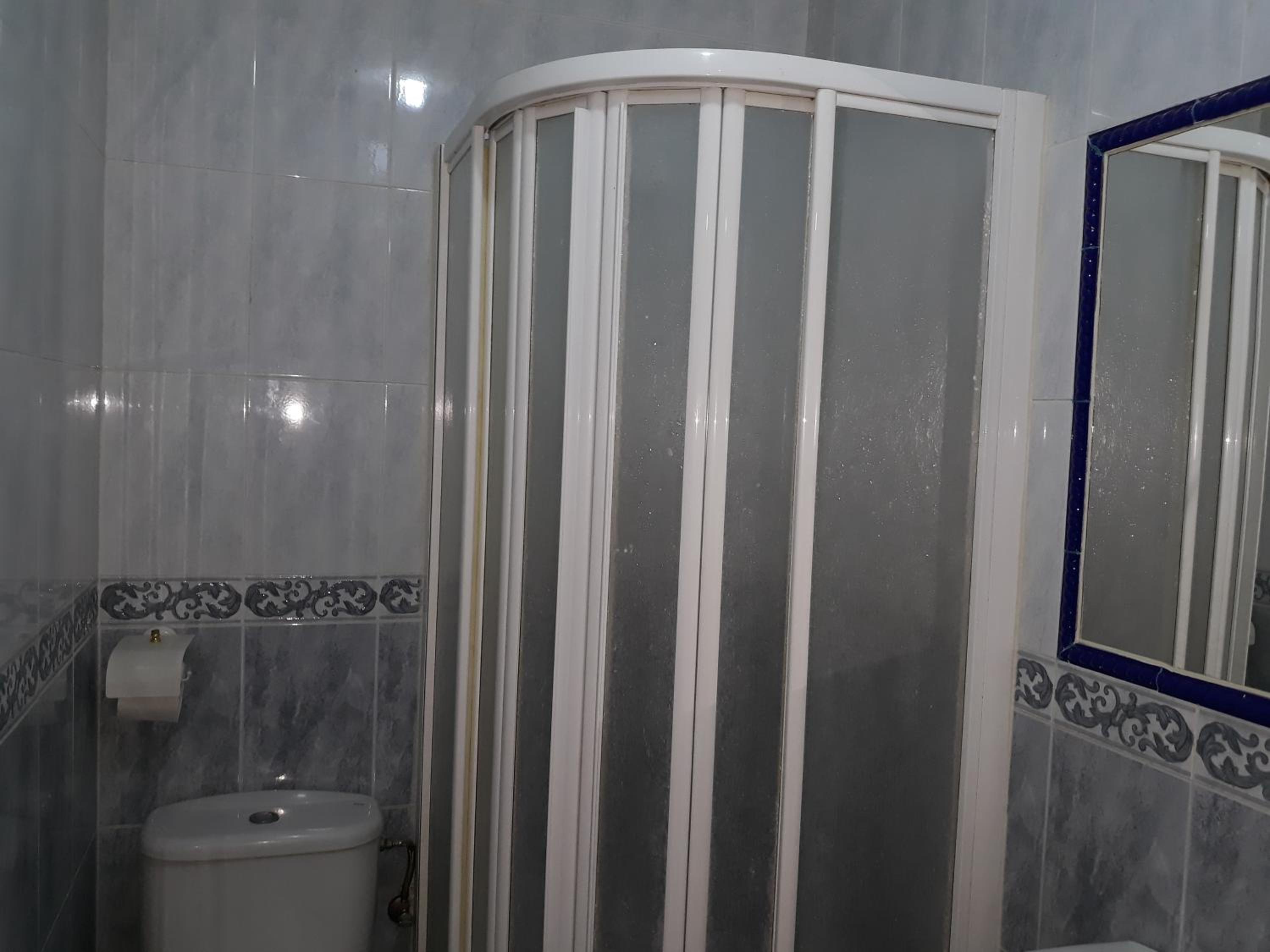 Twin Room with Private Bathroom - Photo 5