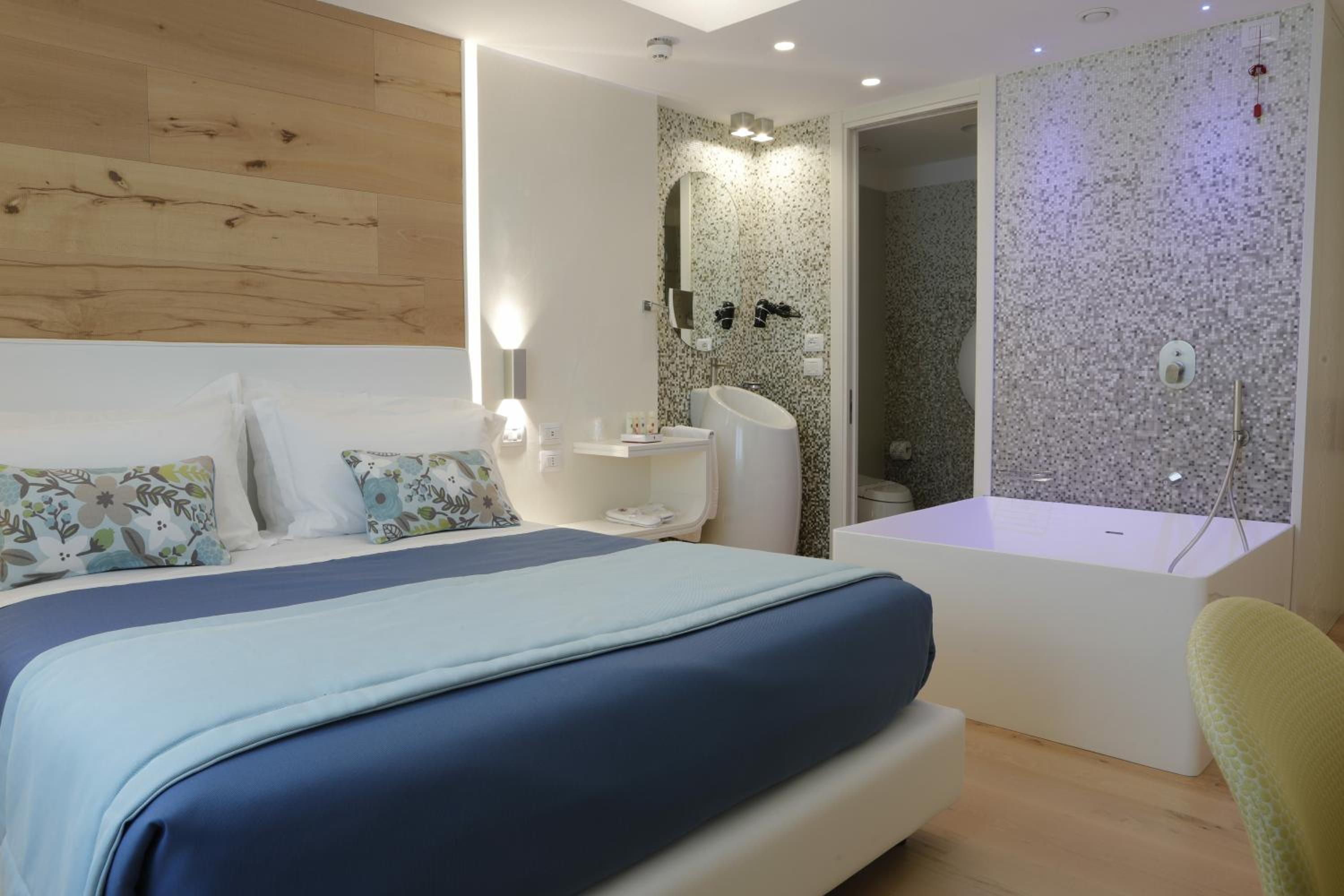 Deluxe Double Room with Bath