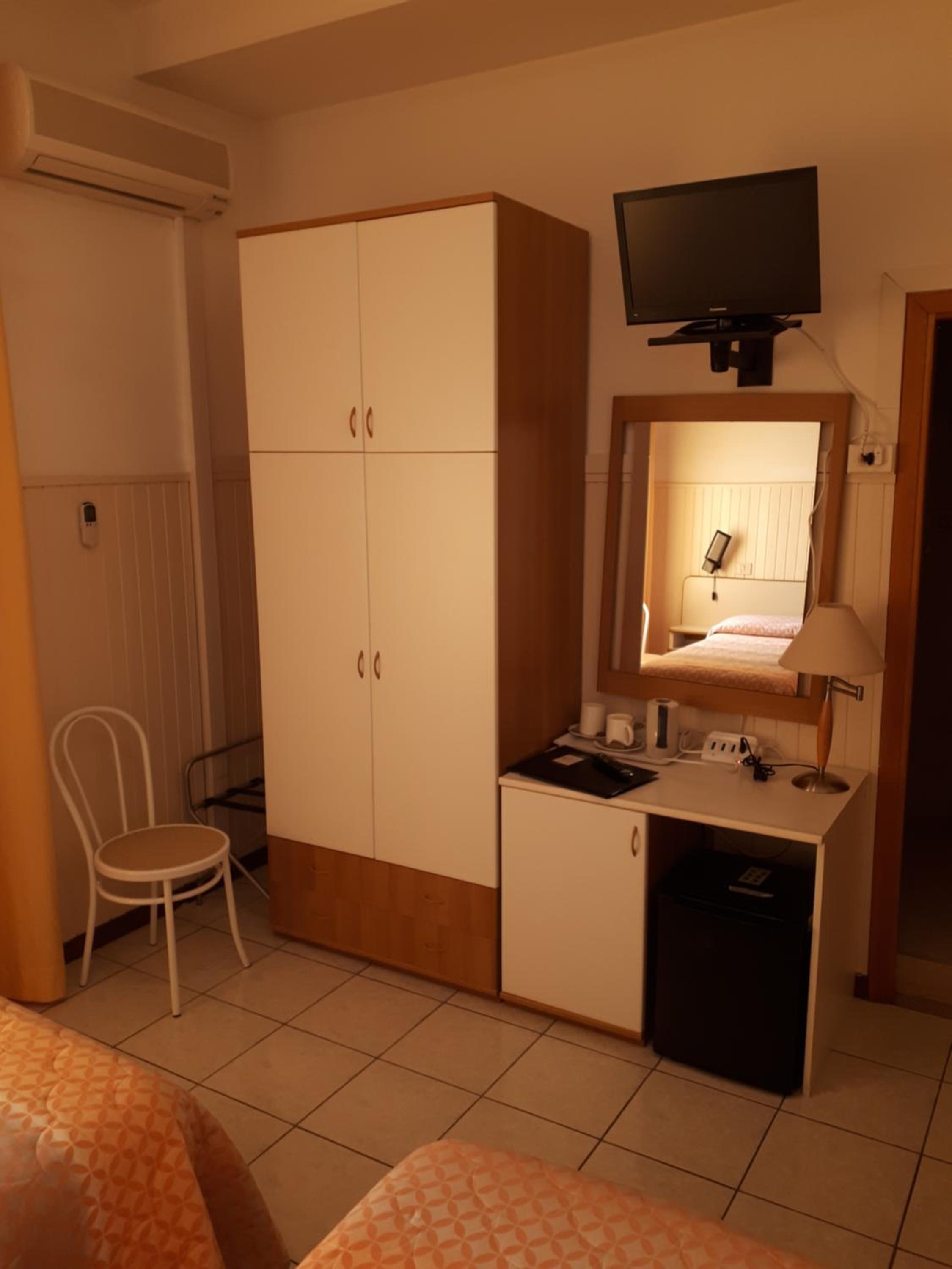 Single Room photo 3