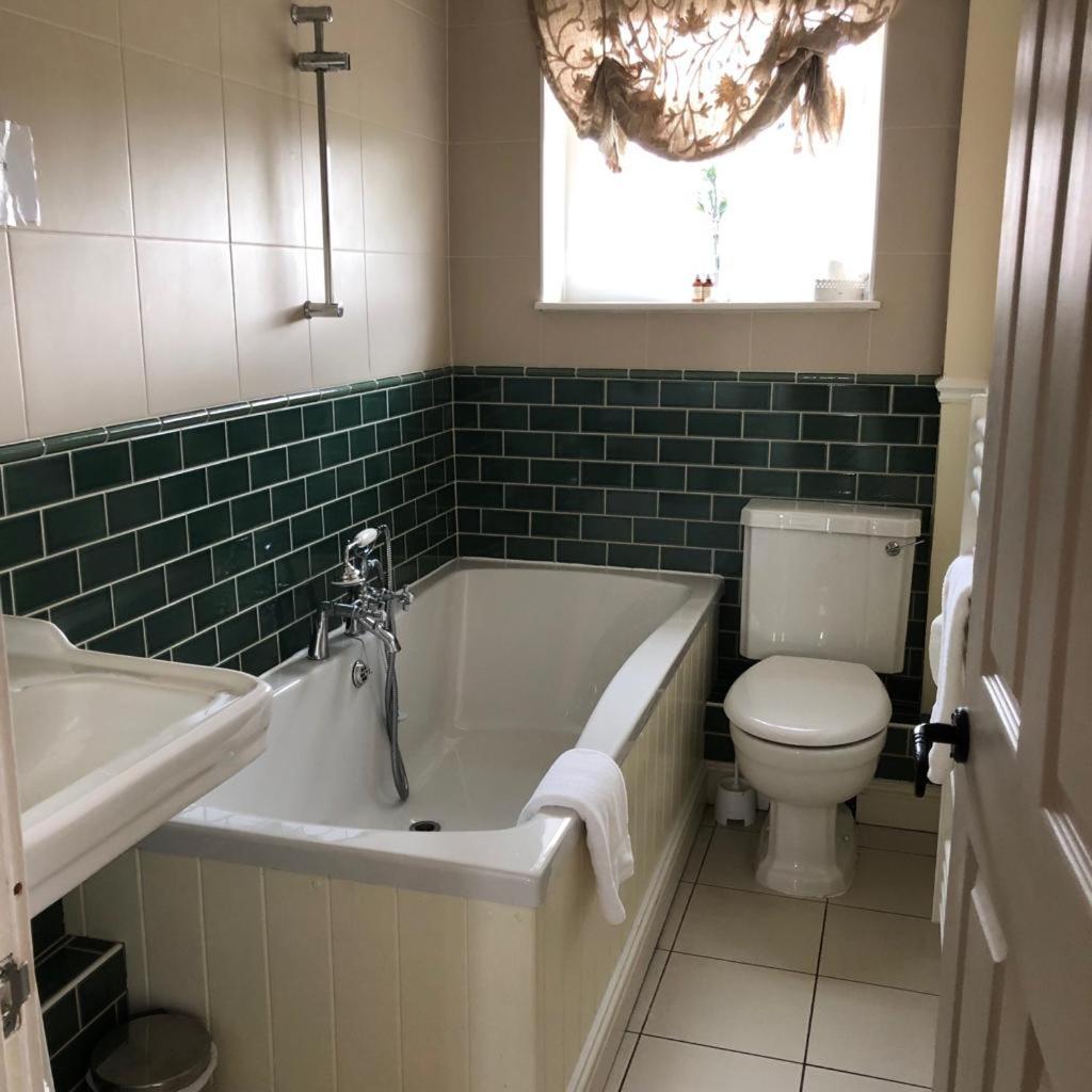 Double Room with Private Bathroom - Photo 2
