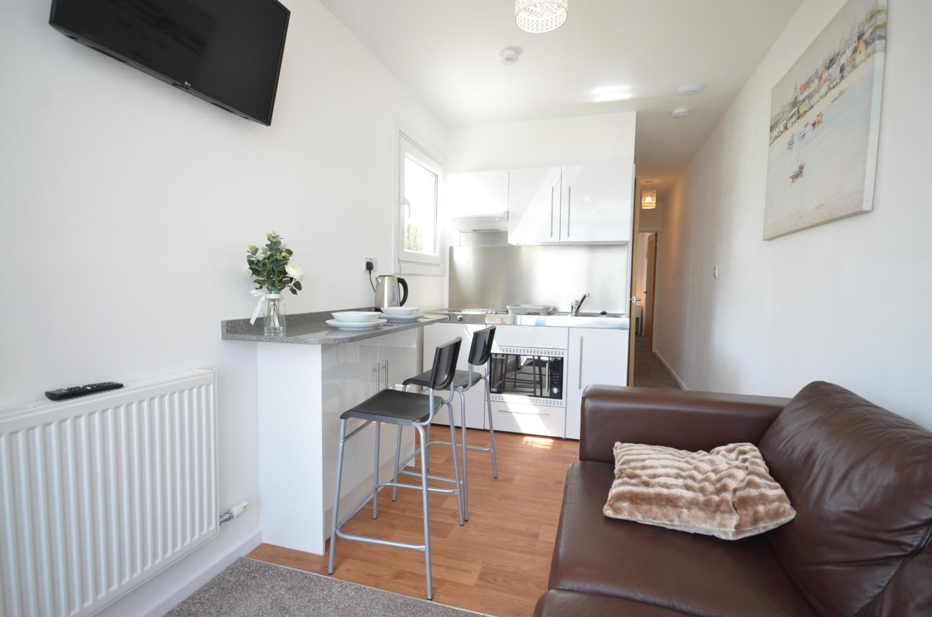 Two-Bedroom House - Photo 5