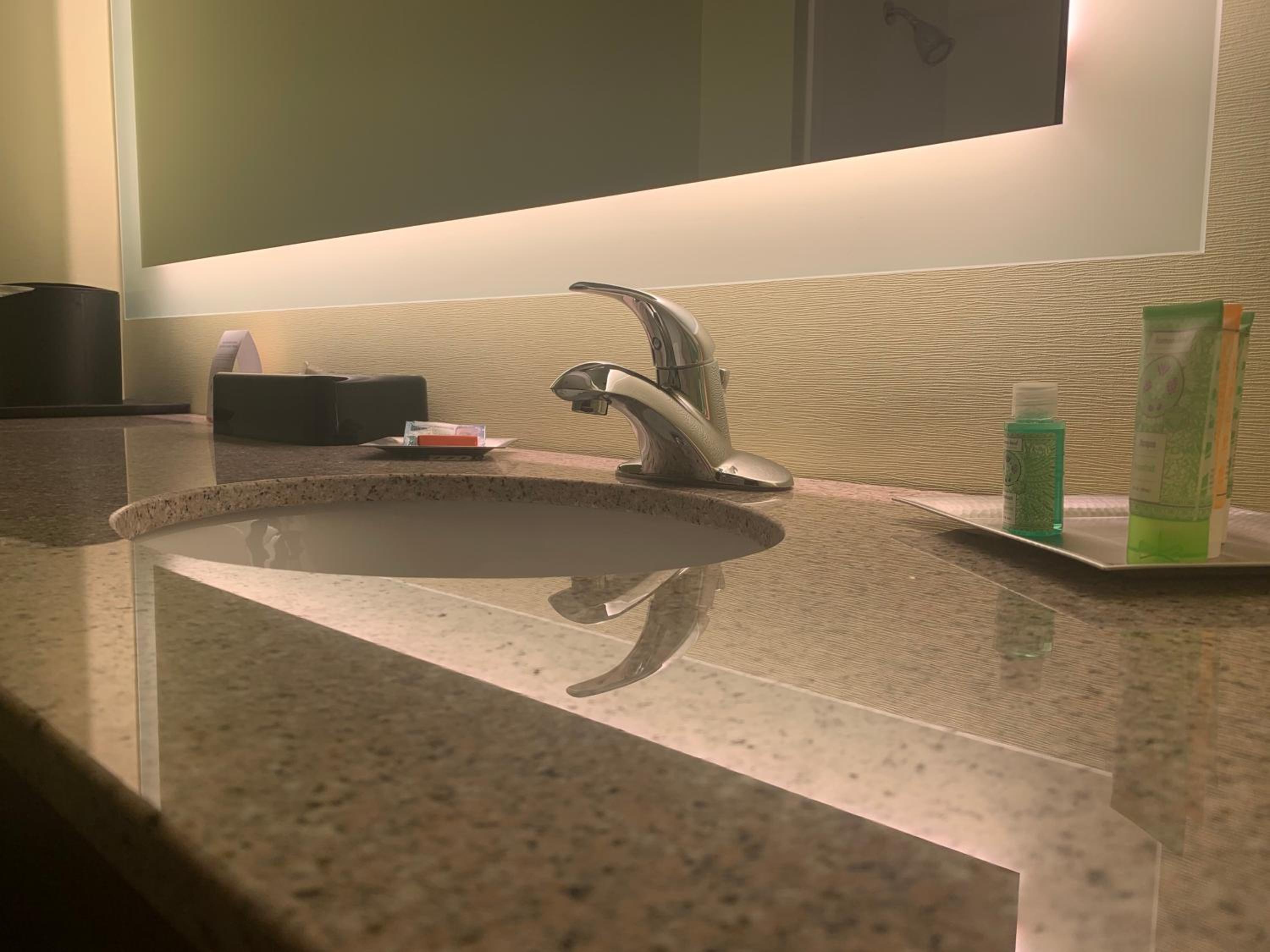 King Room - Non-Smoking - Photo 8